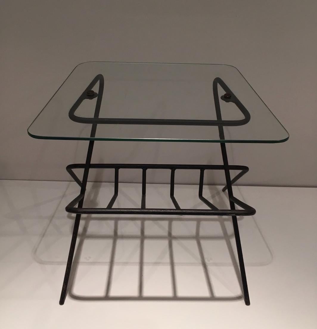 Black Lacquered Metal and Glass Shelf Magazine Rack. French work. Circa 1950 For Sale 6