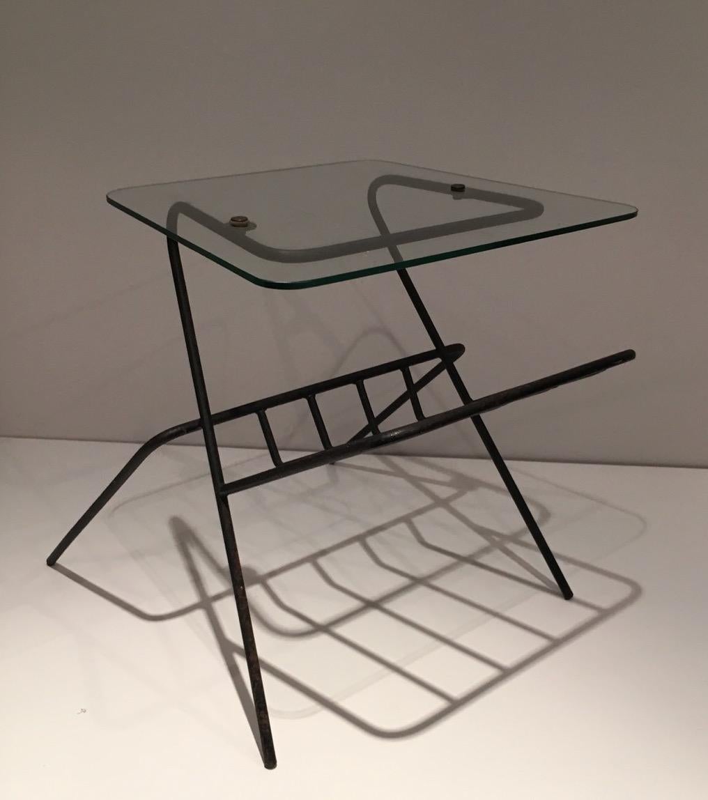 Black Lacquered Metal and Glass Shelf Magazine Rack. French work. Circa 1950 For Sale 4
