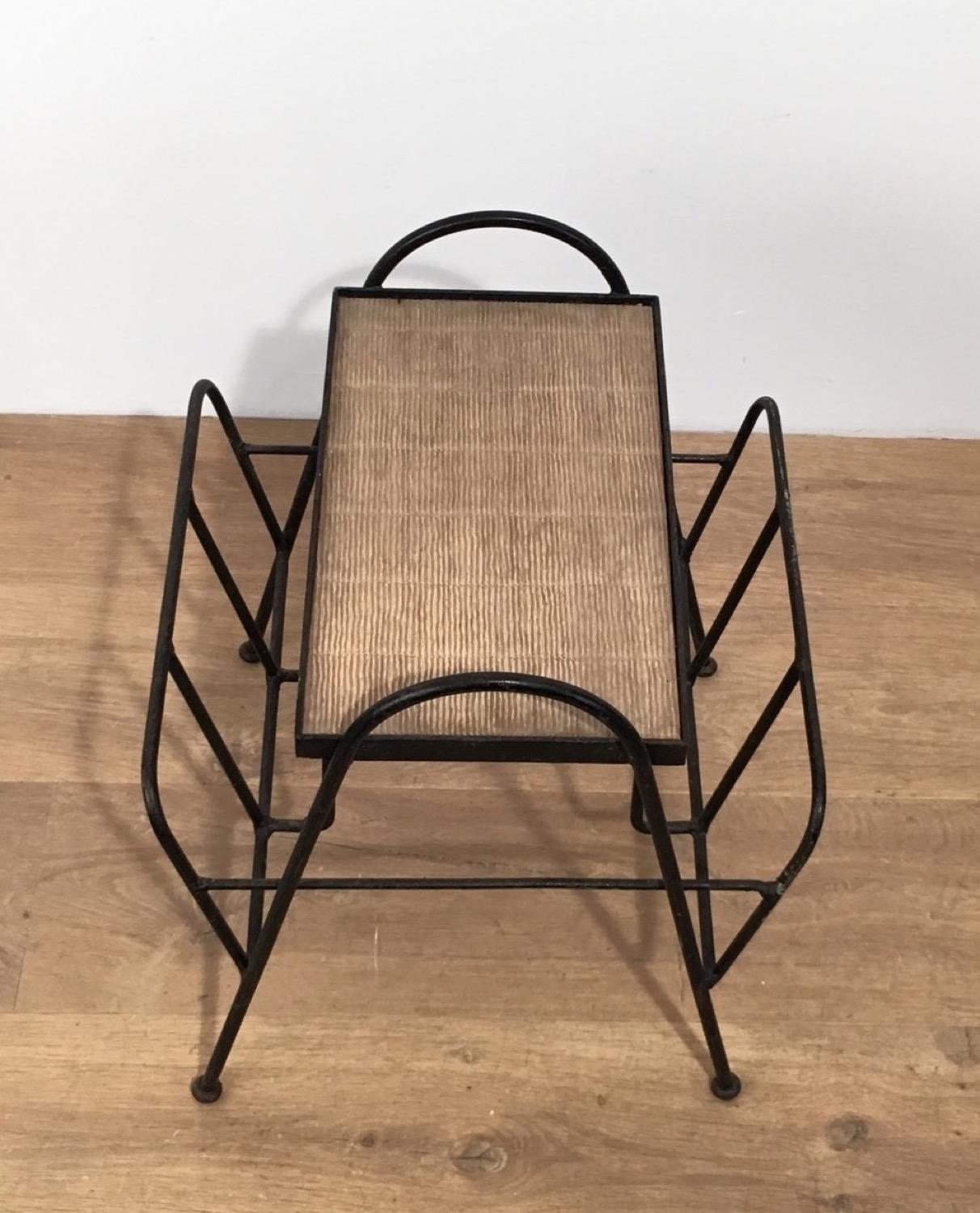 Black Lacquered Metal and Rattan Magazine Rack, French, circa 1950 In Good Condition In Marcq-en-Barœul, Hauts-de-France