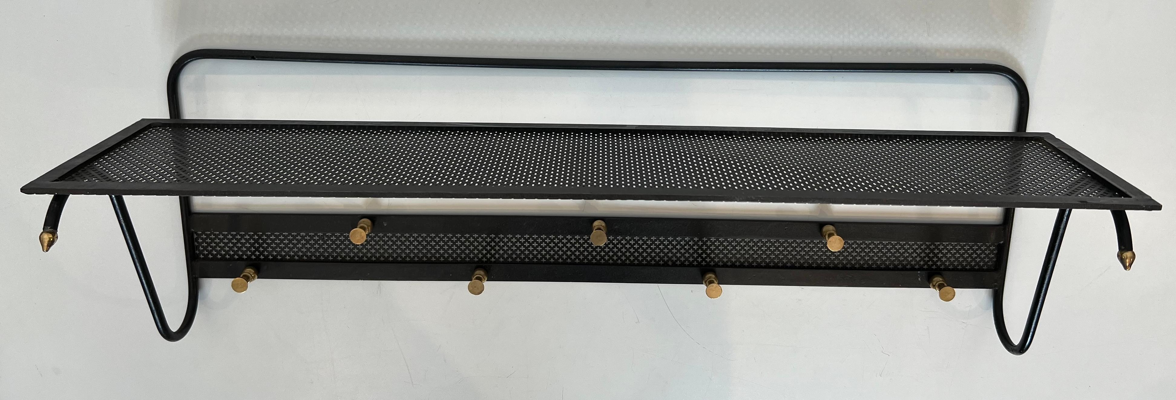 Porte-manteau en métal laqué noir avec tôle perforée et laiton en vente 11