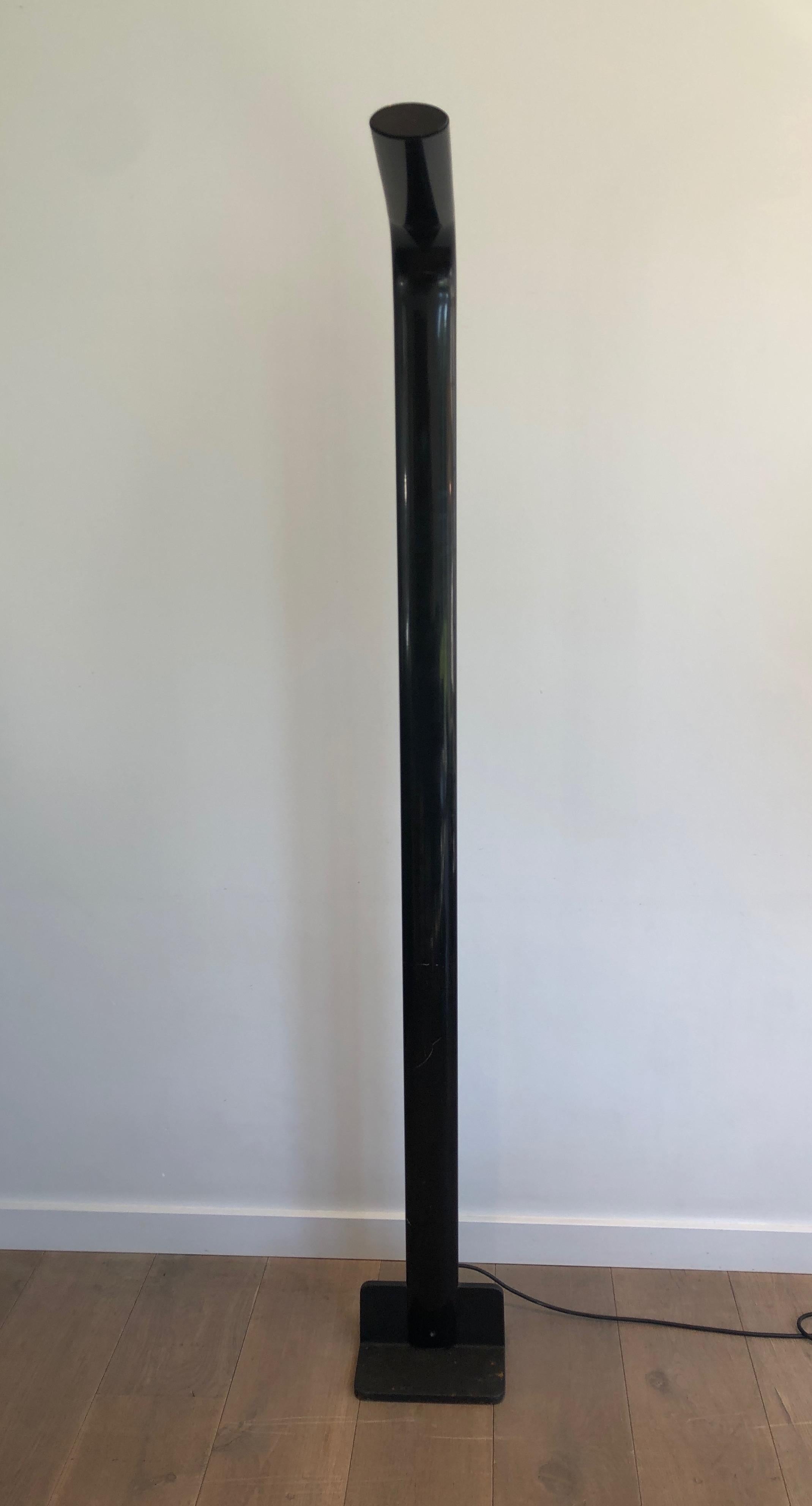 Black Lacquered Metal Floor Lamp In Good Condition For Sale In Marcq-en-Barœul, Hauts-de-France