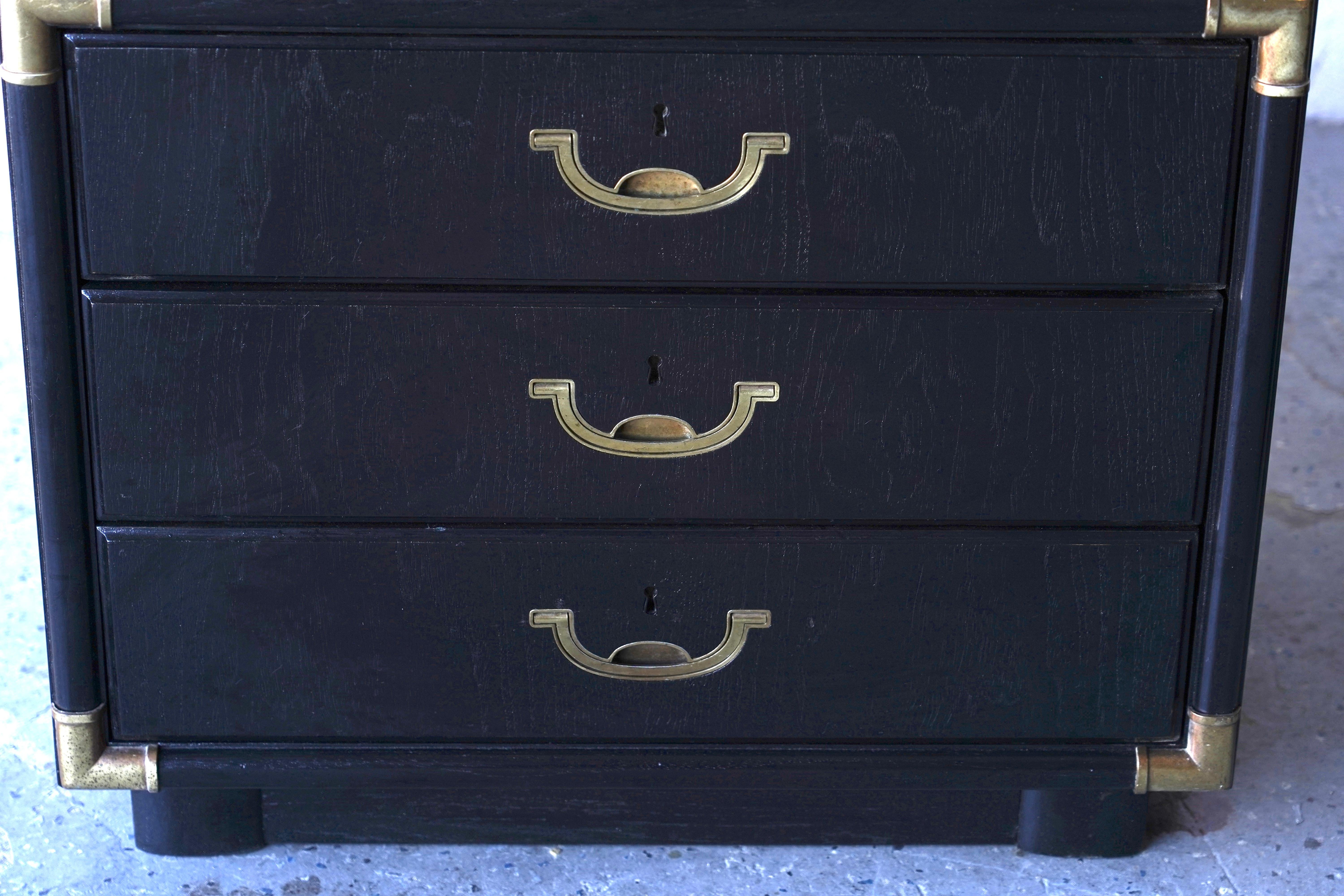Black lacquered  mid-century modern Hollywood Regency Campaign  nightstands For Sale 5