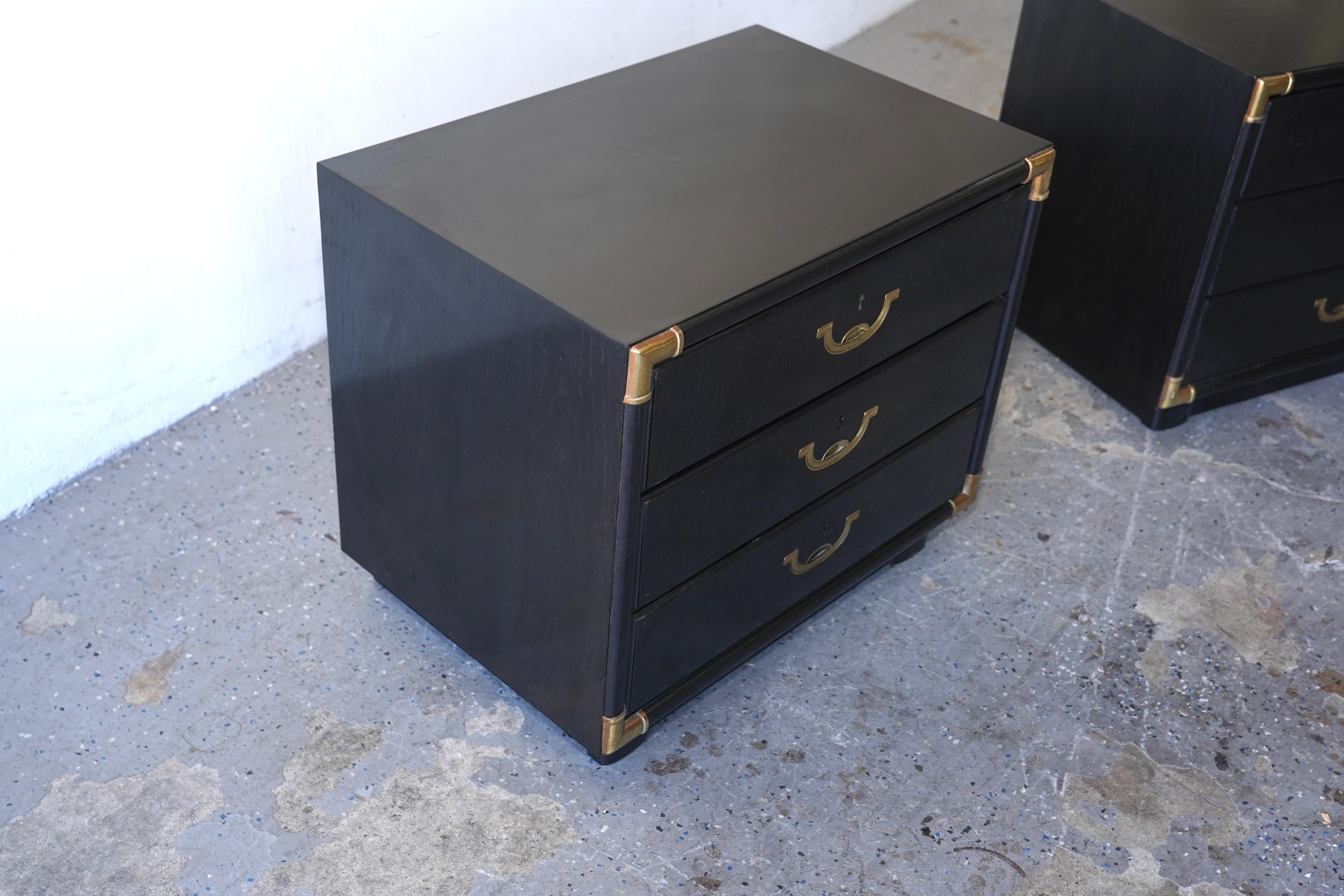 Black lacquered  mid-century modern Hollywood Regency Campaign  nightstands For Sale 6