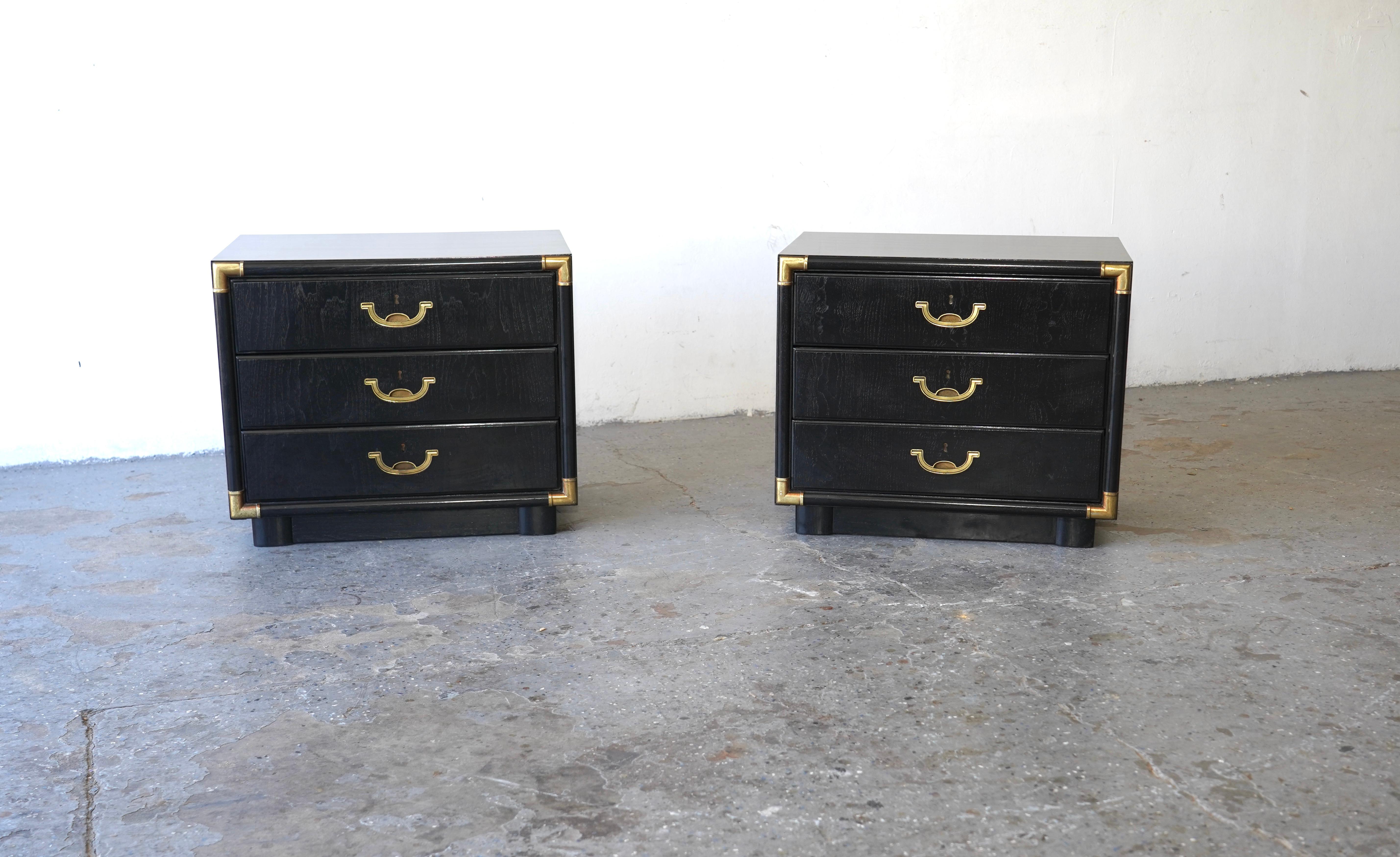 Black lacquered  mid-century modern Hollywood Regency Campaign  nightstands For Sale 7