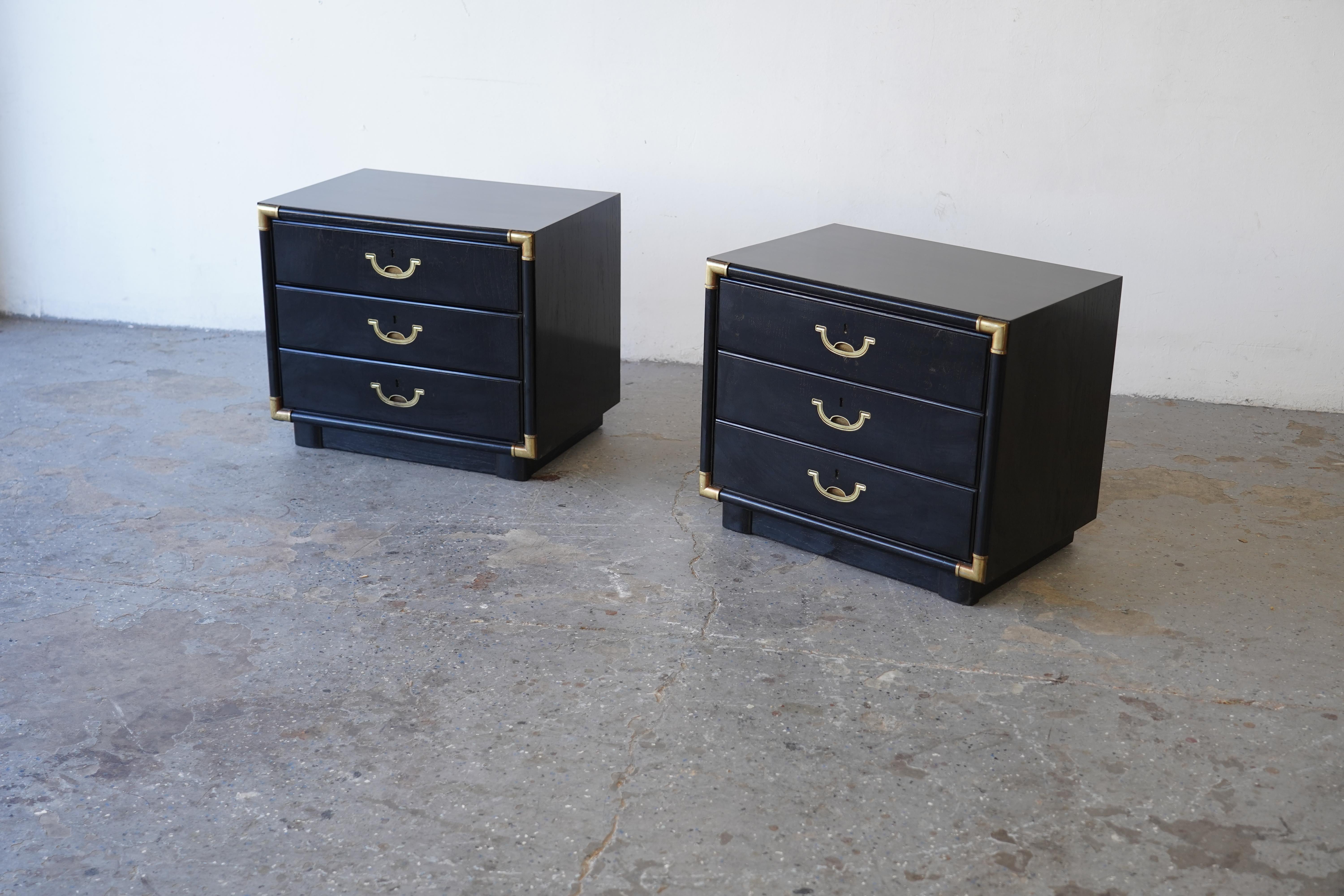 Black lacquered  mid-century modern Hollywood Regency Campaign  nightstands For Sale 10