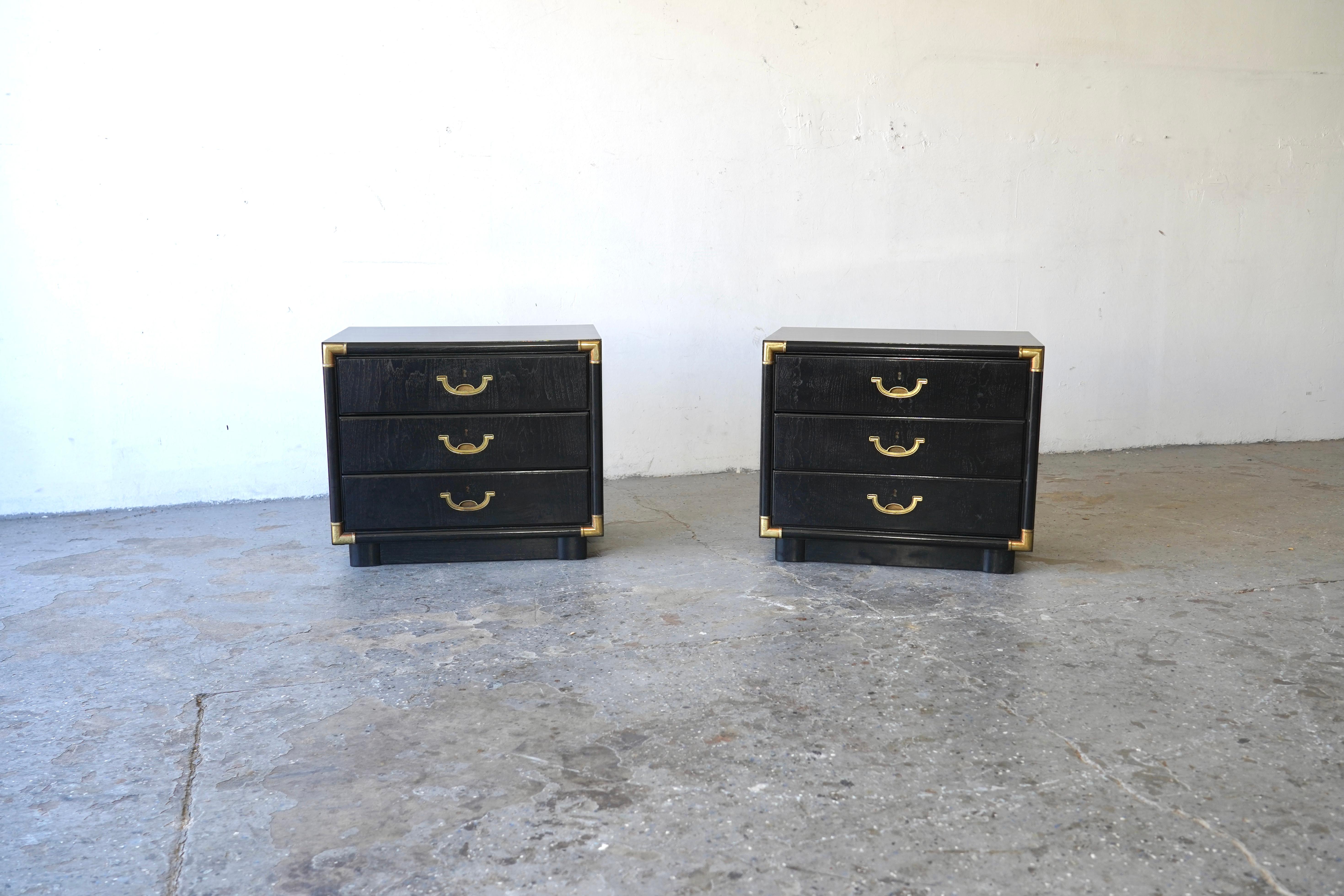 Black lacquered  mid-century modern Hollywood Regency Campaign  nightstands 

By Drexel

USA, Circa 1970s

Black  lacquered walnut, with original brass hardware.

Measures: 25