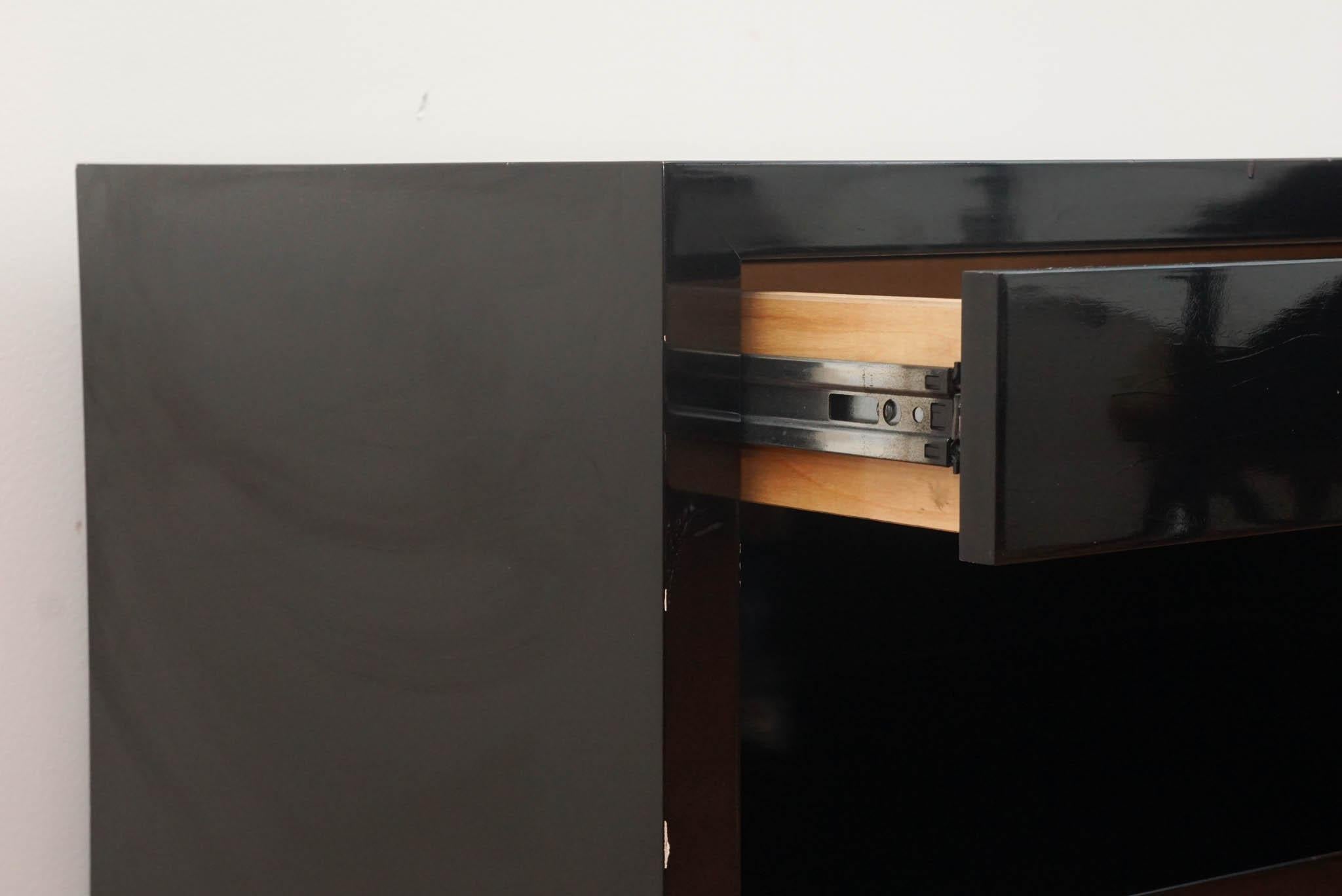 American Black lacquered nightstand with a drawer For Sale