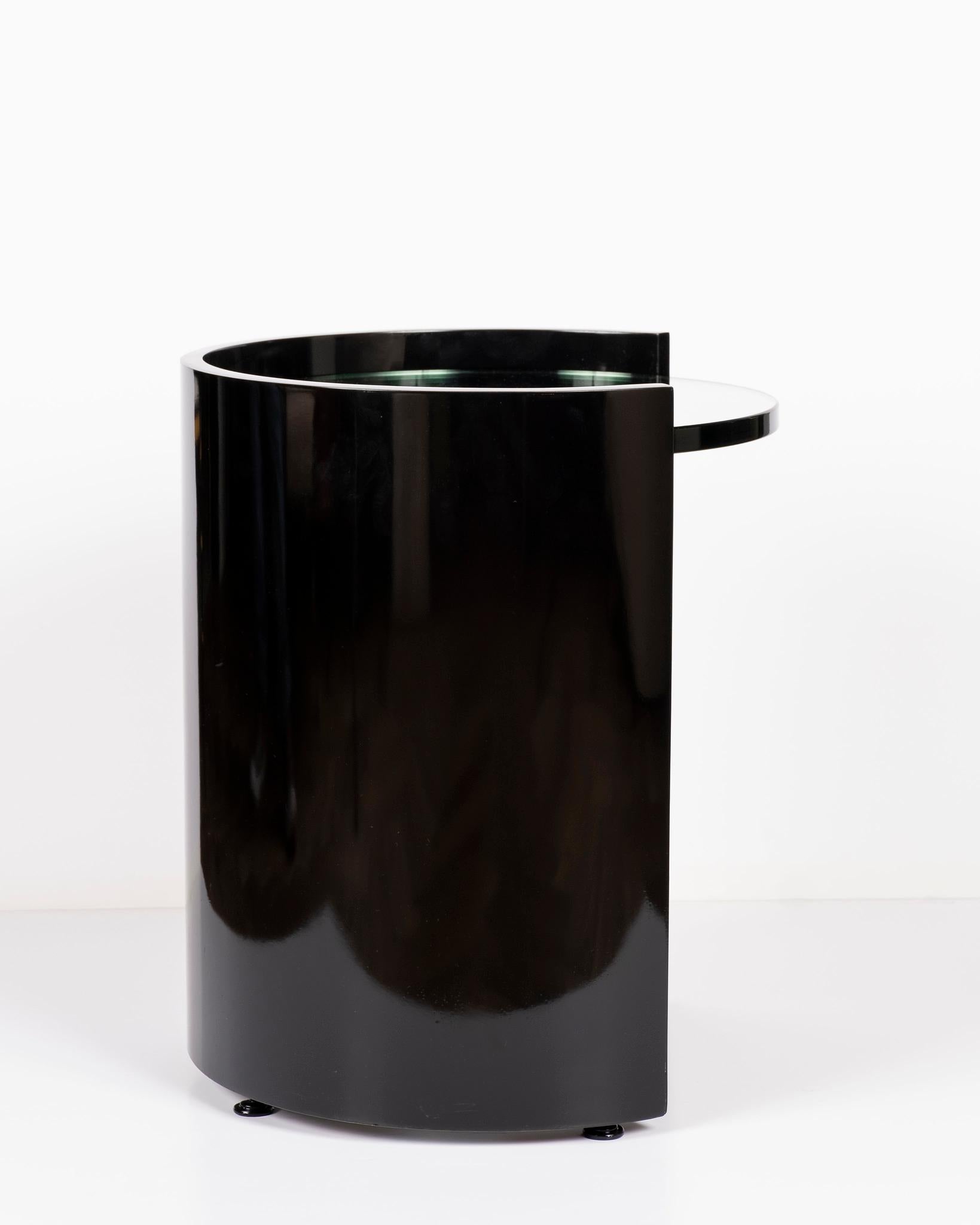 Black Lacquered Occasional Table In Good Condition In Houston, TX