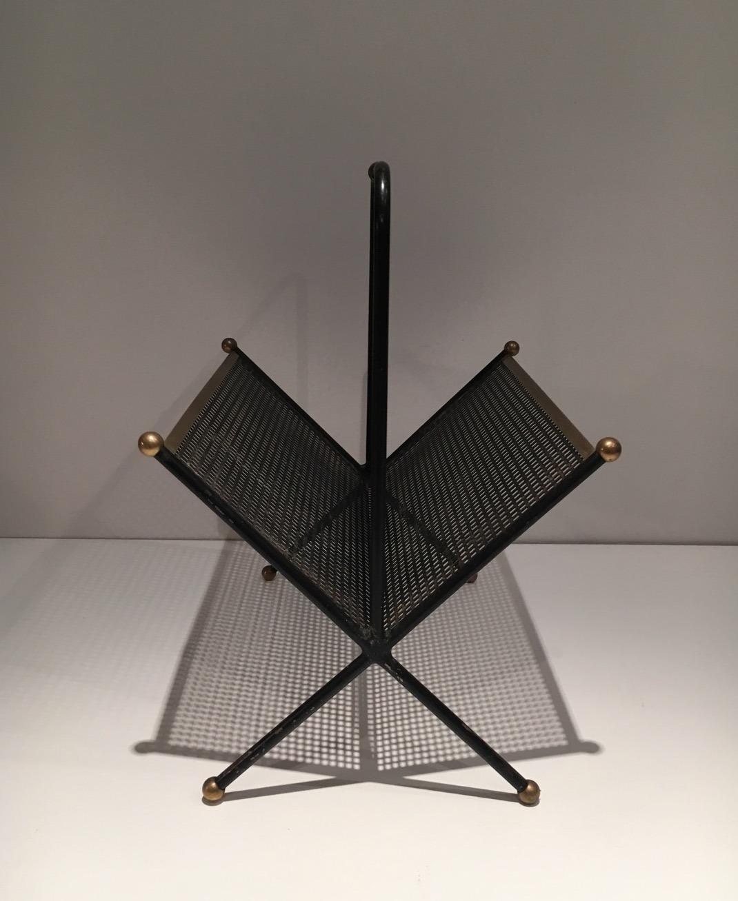 Black Lacquered Perforated Sheet and Brass Design Magazine Rack, French Work In Good Condition For Sale In Marcq-en-Barœul, Hauts-de-France