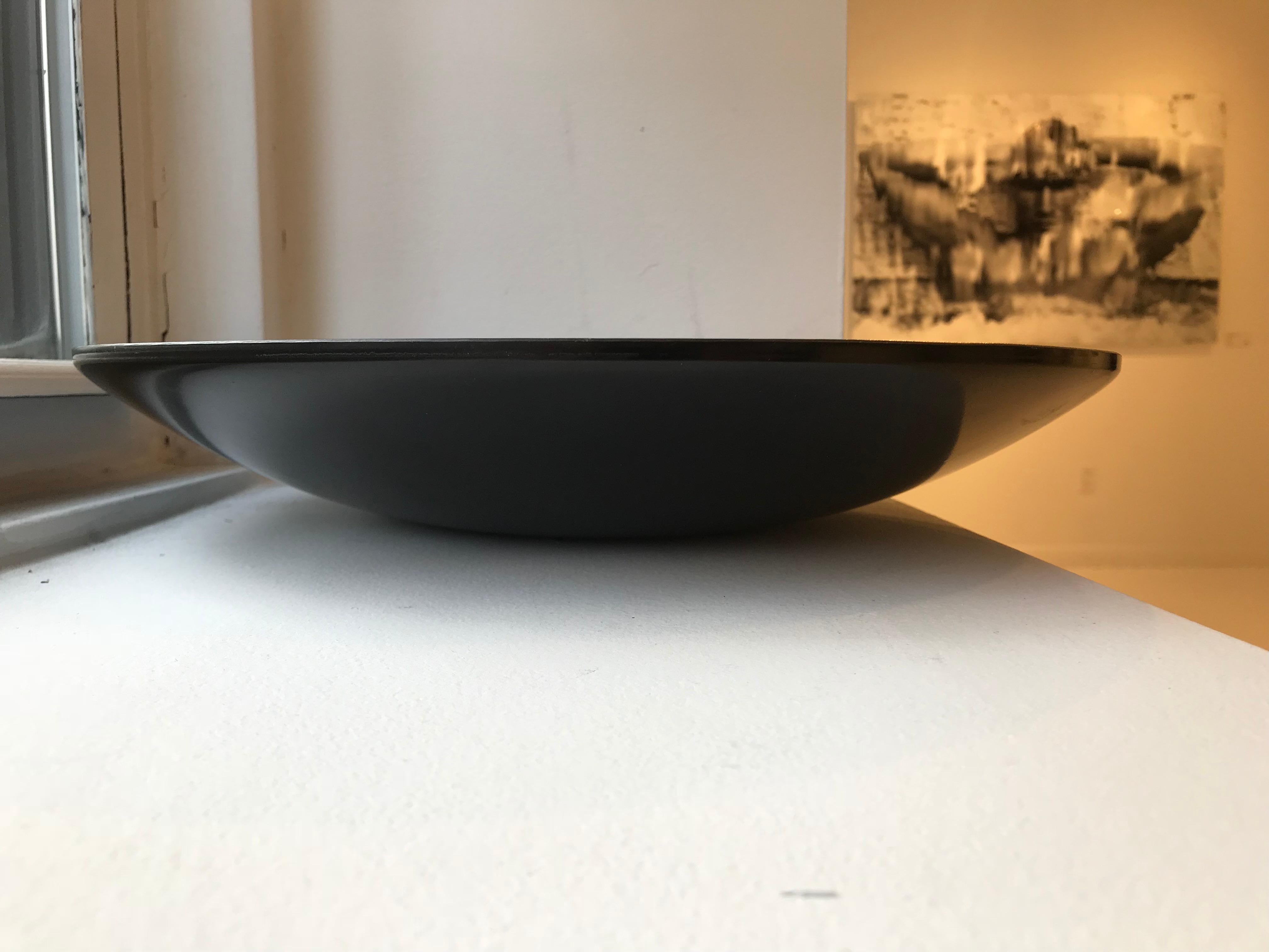 Mid-20th Century Black Lacquered Plater in Mother of Pearl by Curoc For Sale