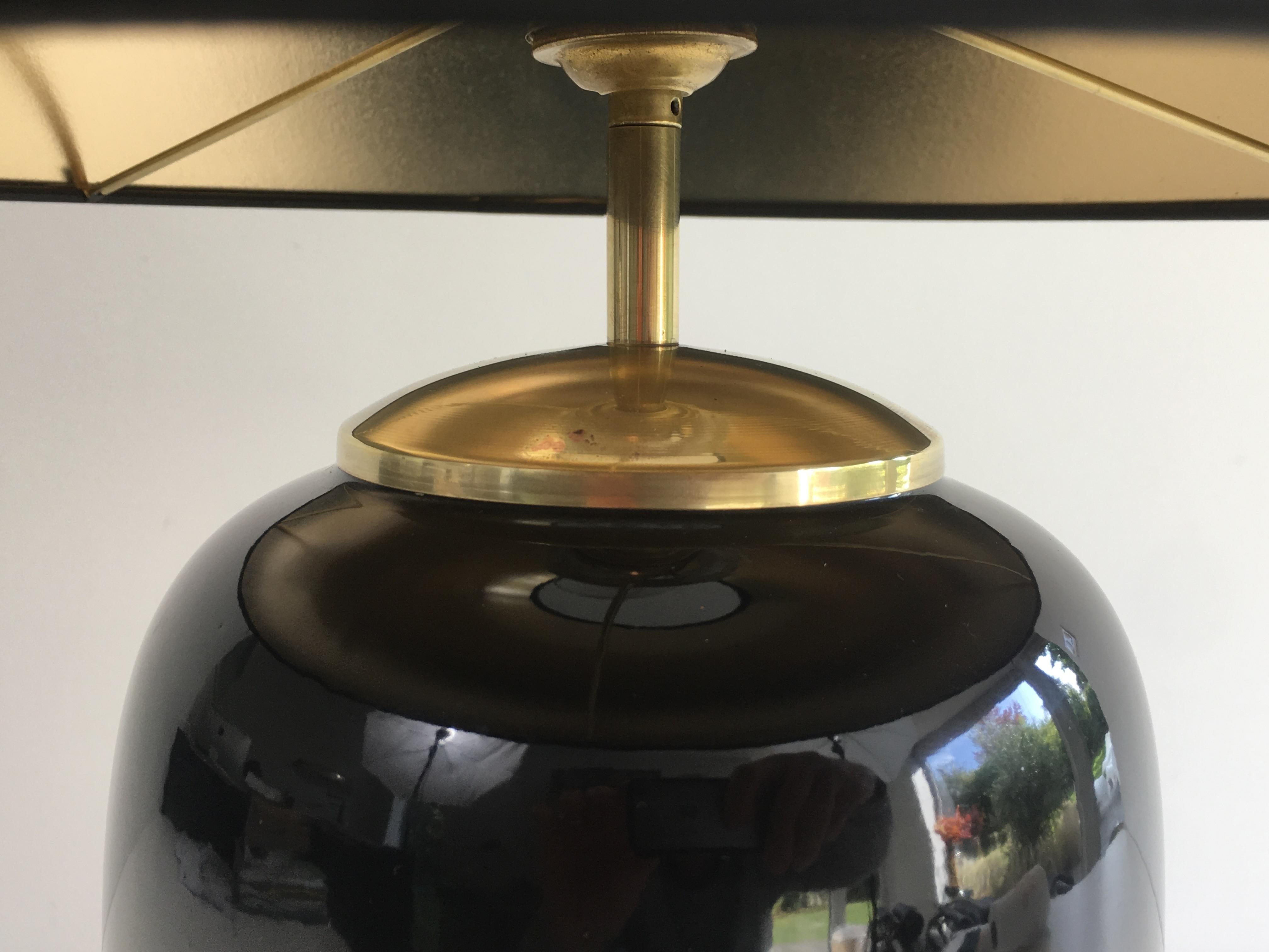 Black Lacquered Porcelain and Brass Table Lamp, French, circa 1970 In Good Condition In Marcq-en-Barœul, Hauts-de-France