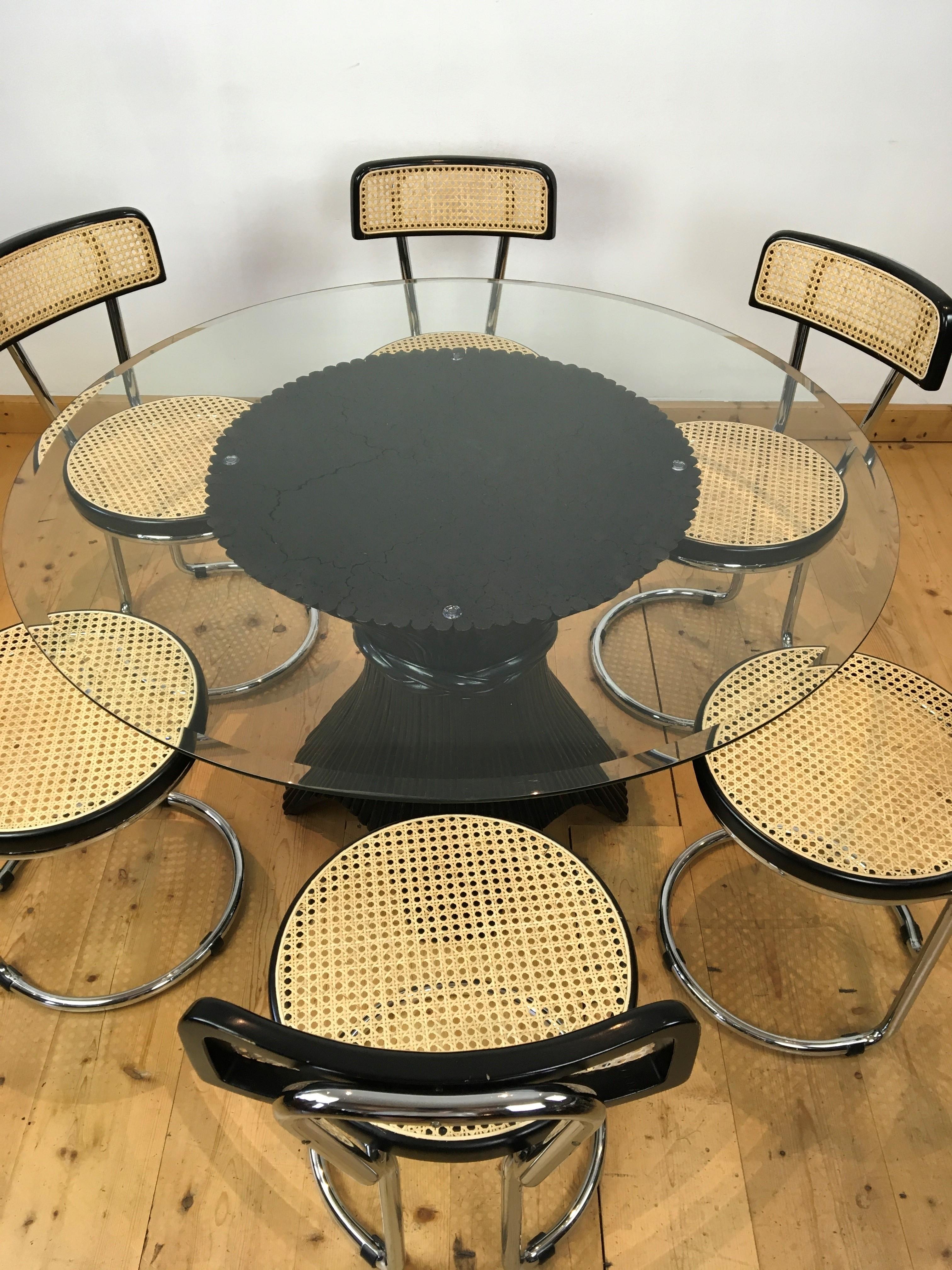 Black lacquered rattan dining room table base.
A ding room table for 6 which looks like a large sheaf of wheat in the style of McGuire. Hand-crafted bent and cut twisted bamboo table which is stylish by the black lacquered color and the shape. A