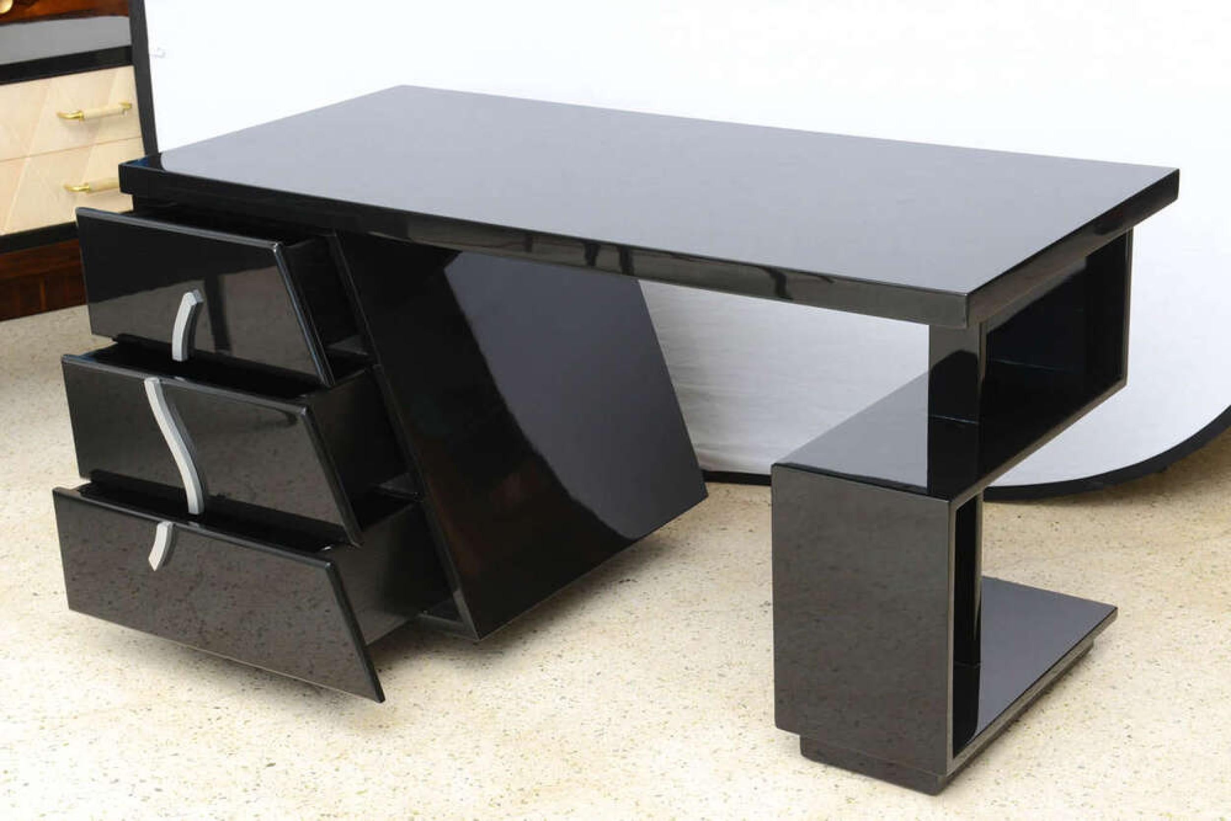 Schwarz lackierter skulpturaler Schreibtisch von Paul Frankl (Moderne der Mitte des Jahrhunderts) im Angebot