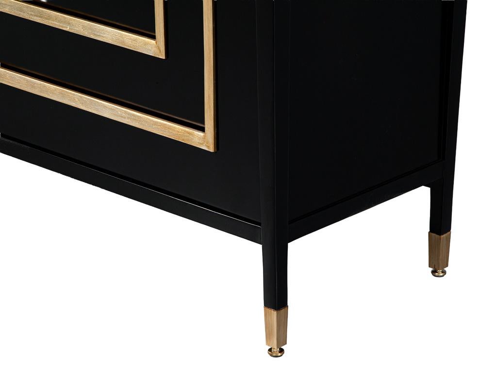 Schwarz lackierter Sideboard-Schrank mit Blattgoldverzierung im Angebot 4