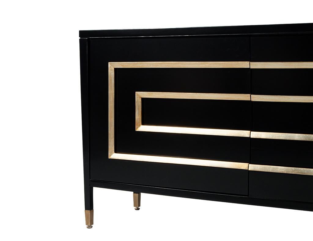Schwarz lackierter Sideboard-Schrank mit Blattgoldverzierung im Angebot 7