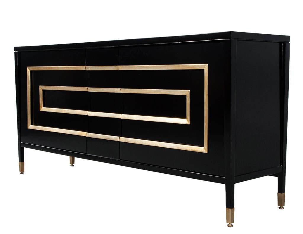 Schwarz lackierter Sideboard-Schrank mit Blattgoldverzierung im Angebot 8