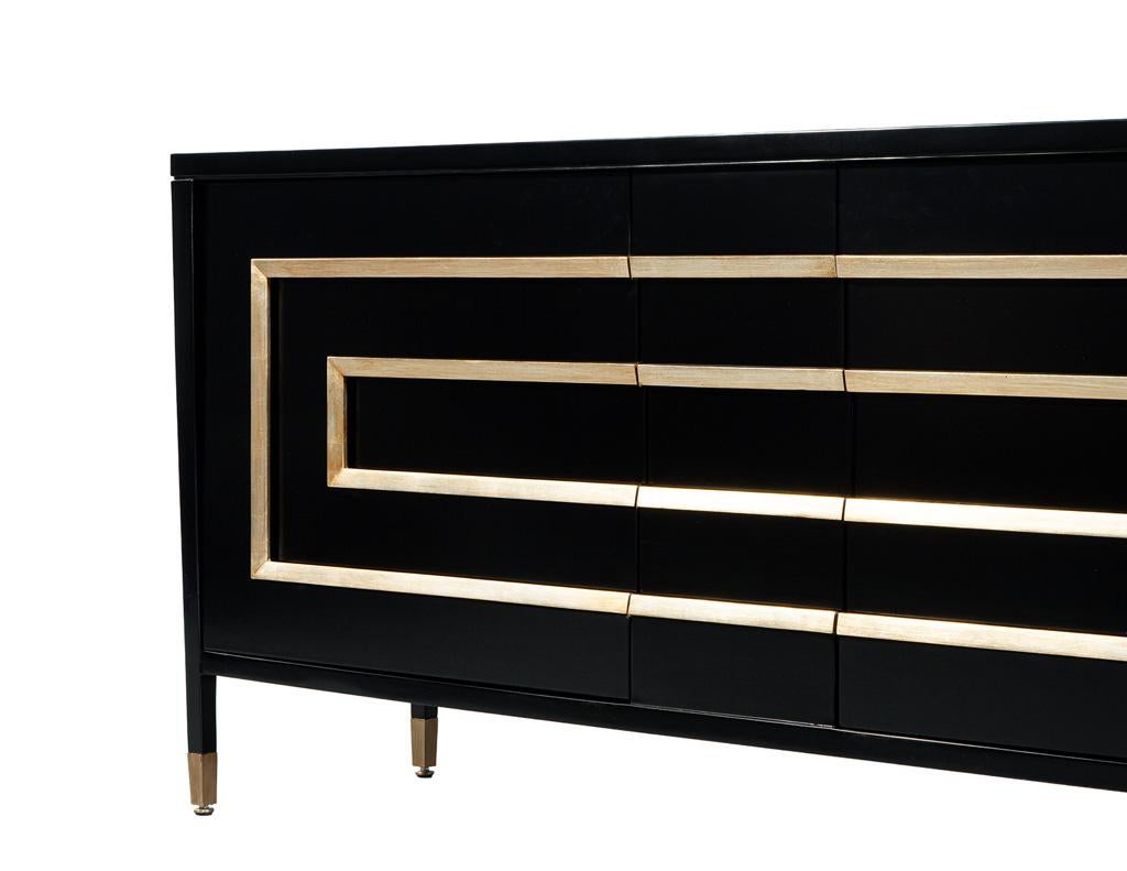 Schwarz lackierter Sideboard-Schrank mit Blattgoldverzierung im Angebot 9