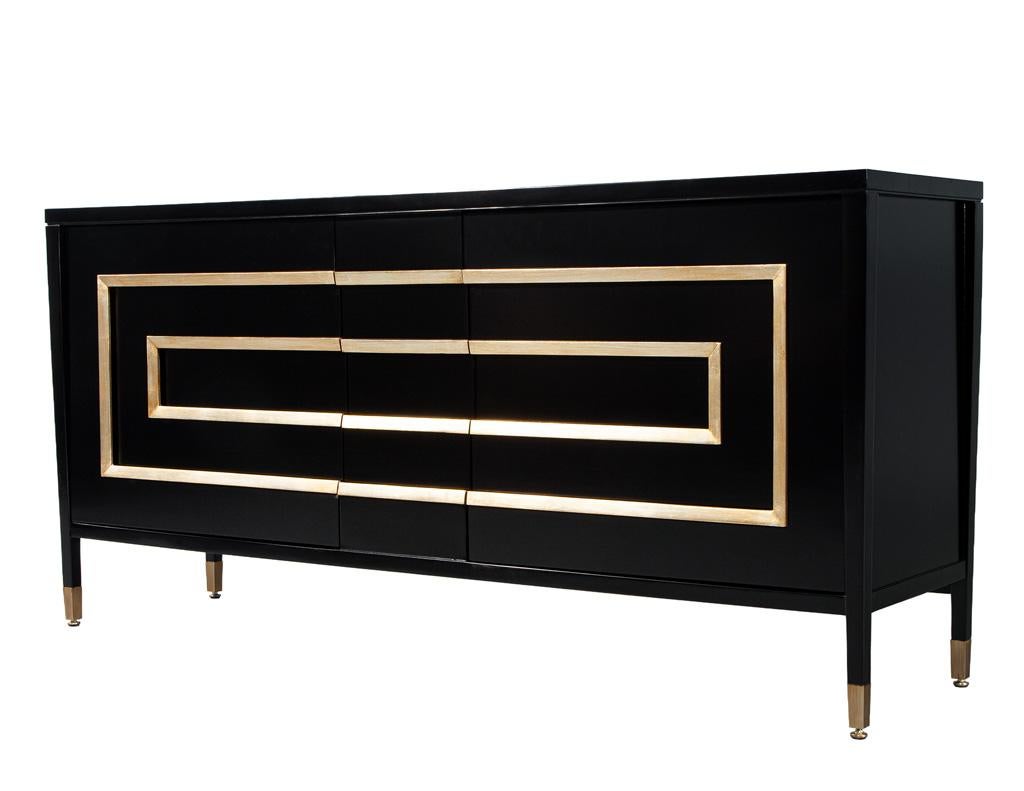 Schwarz lackierter Sideboard-Schrank mit Blattgoldverzierung im Angebot 2