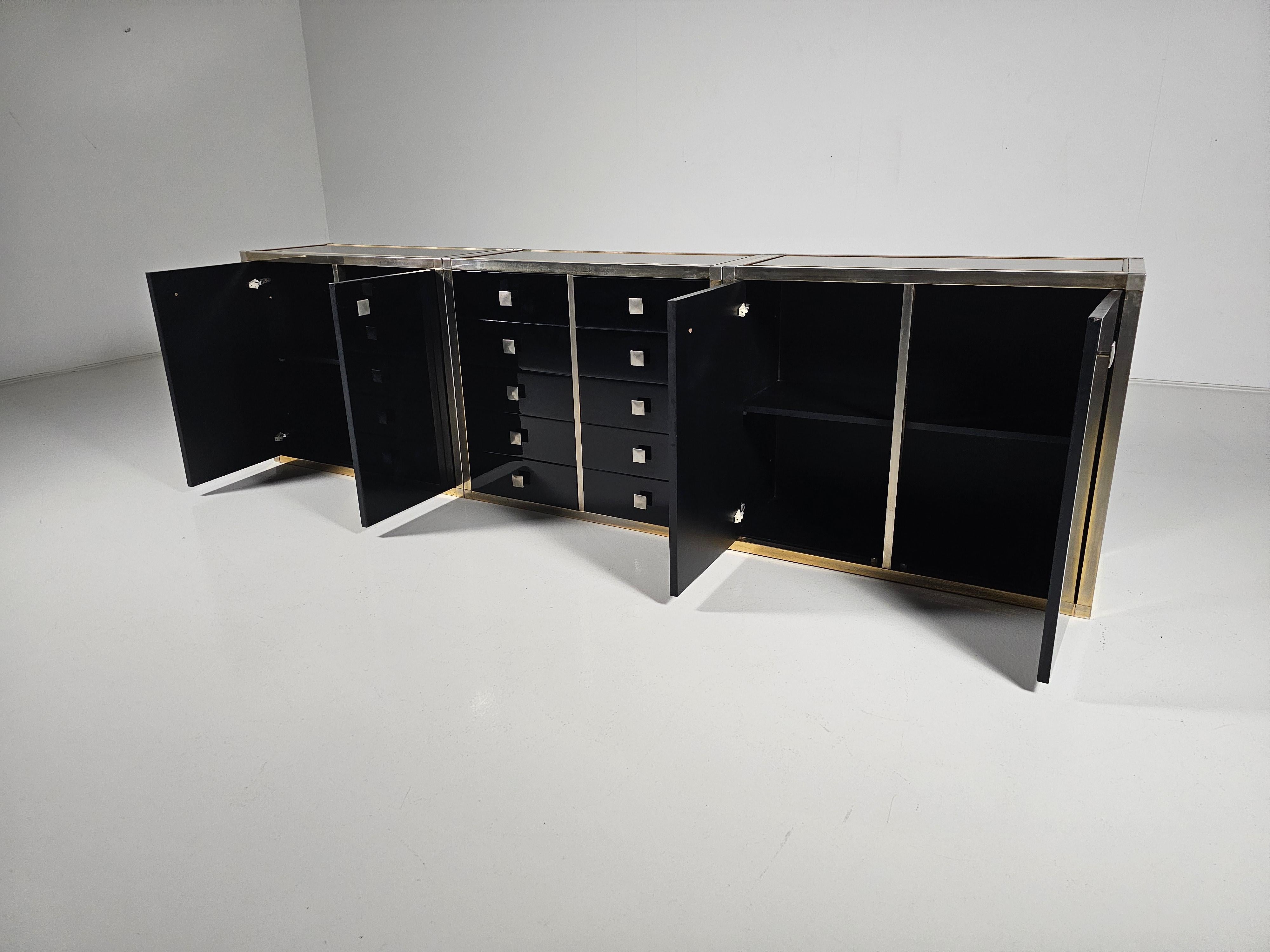 Aparador/Credenza lacado en negro de Renato Zevi, Italia, 1970 Latón en venta