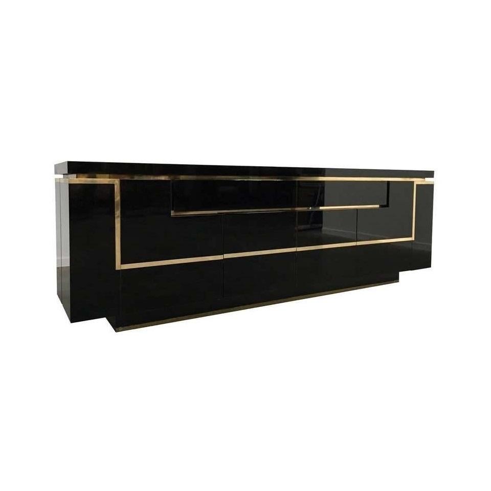 A truly spectacular and very rare sideboard by French designer Jean-Claude Mahey for Roche Bobois, 1978. This features brass detailing around the drawers, doors, base and top adds glamour throughout. Consists of two center doors which open to