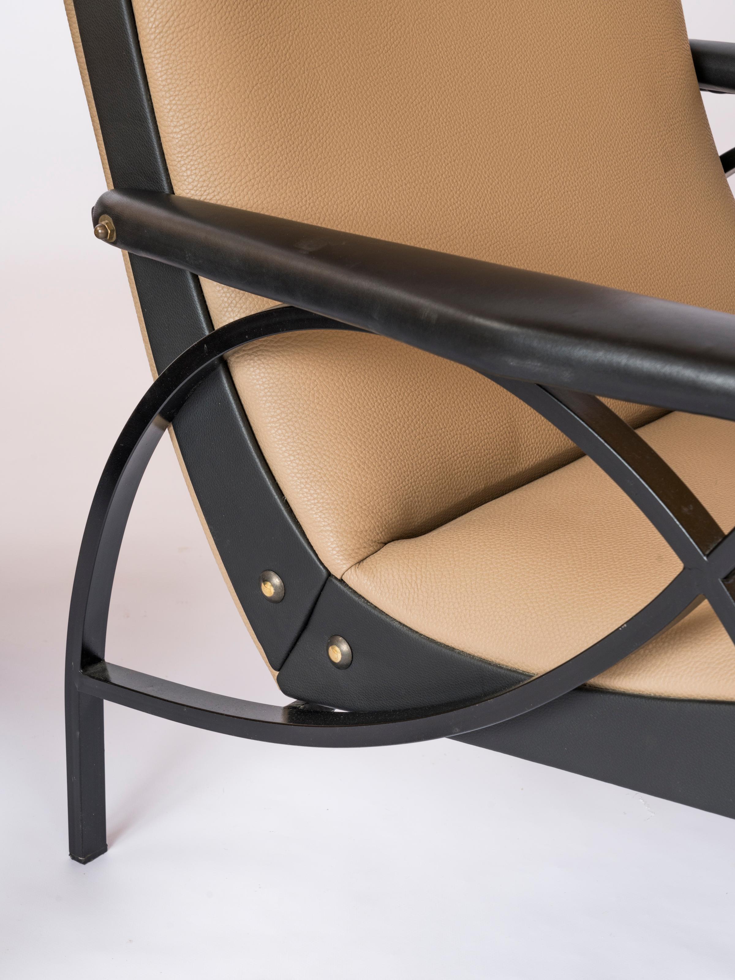 Graphic pair of lacquered steel, leather and moleskine armchairs in the style of Osvaldo Borsani. These modernist Italian chairs feature two tones taupe and black seat and side padding leather finishing. Patinated brass screws details. In good