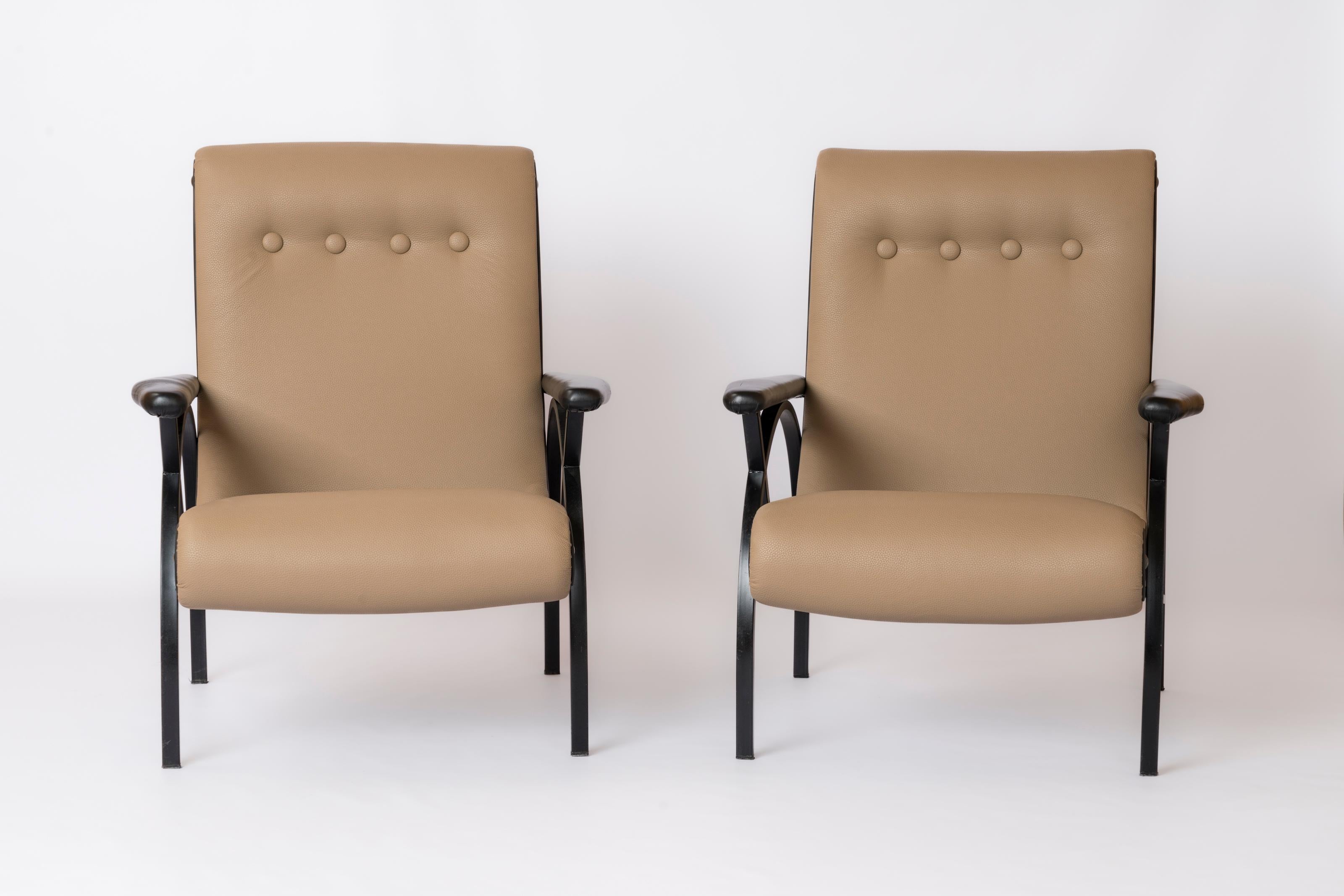 Sillones de acero lacado negro y piel de topo al estilo de Borsani - Italia 1960 Latón en venta