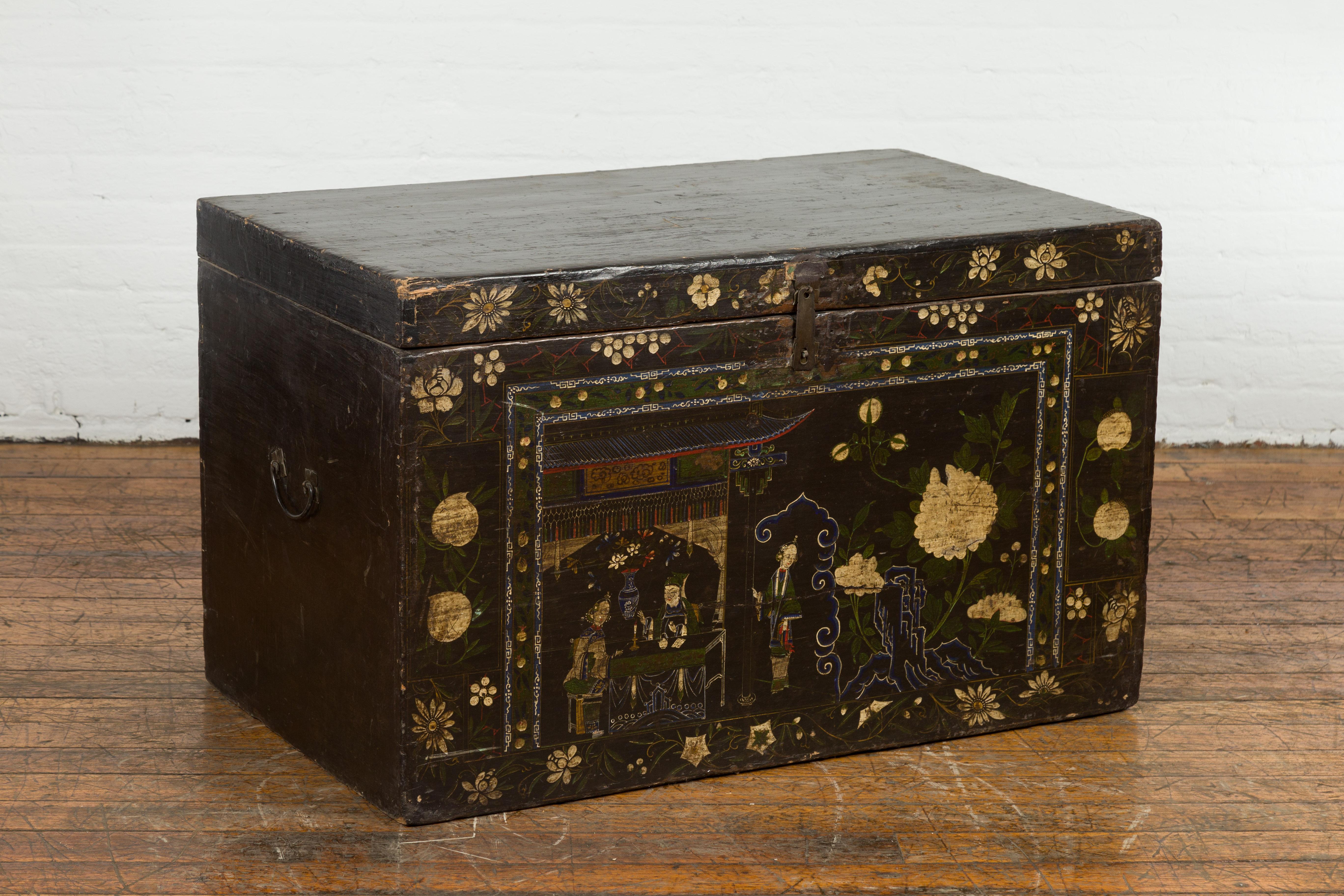 A vintage Chinese black lacquered blanket chest from the mid 20th century with hand-painted décor. Exhibiting the vibrant richness of mid 20th-century Chinese artistry, this vintage black lacquered blanket chest is a true expression of functional