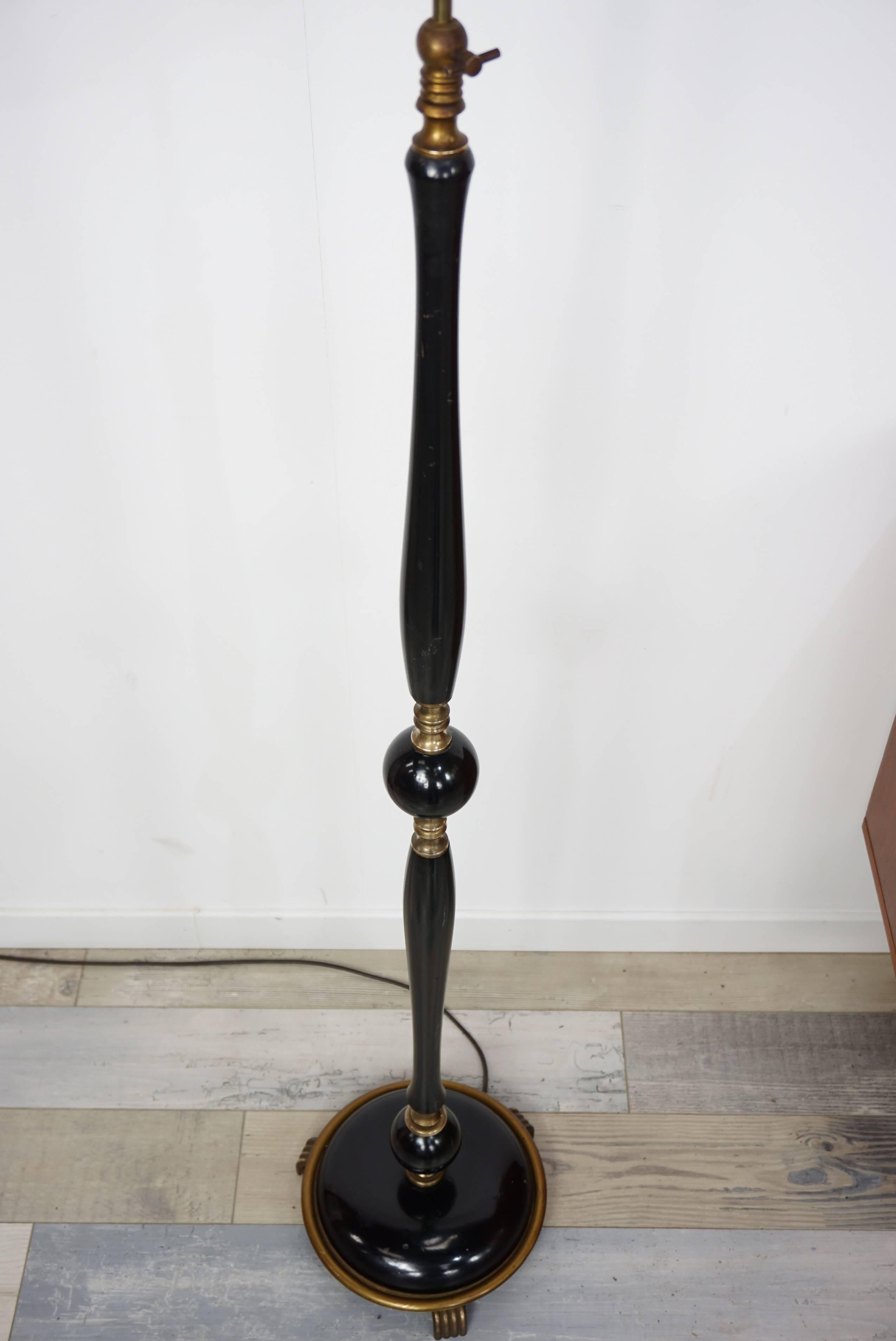 Black Lacquered Wood and Brass Floor Lamp from the 1950s In Excellent Condition In Tourcoing, FR