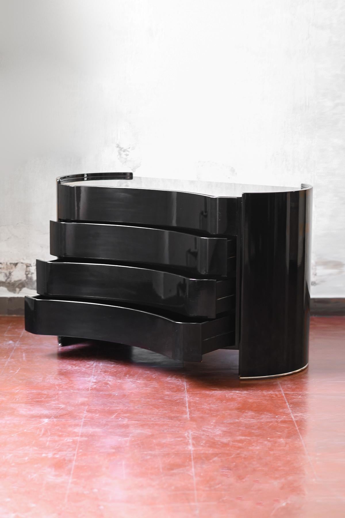 Metal Black lacquered wood chest of drawers, Kazuhide Takahama for Gavina, 1970s For Sale