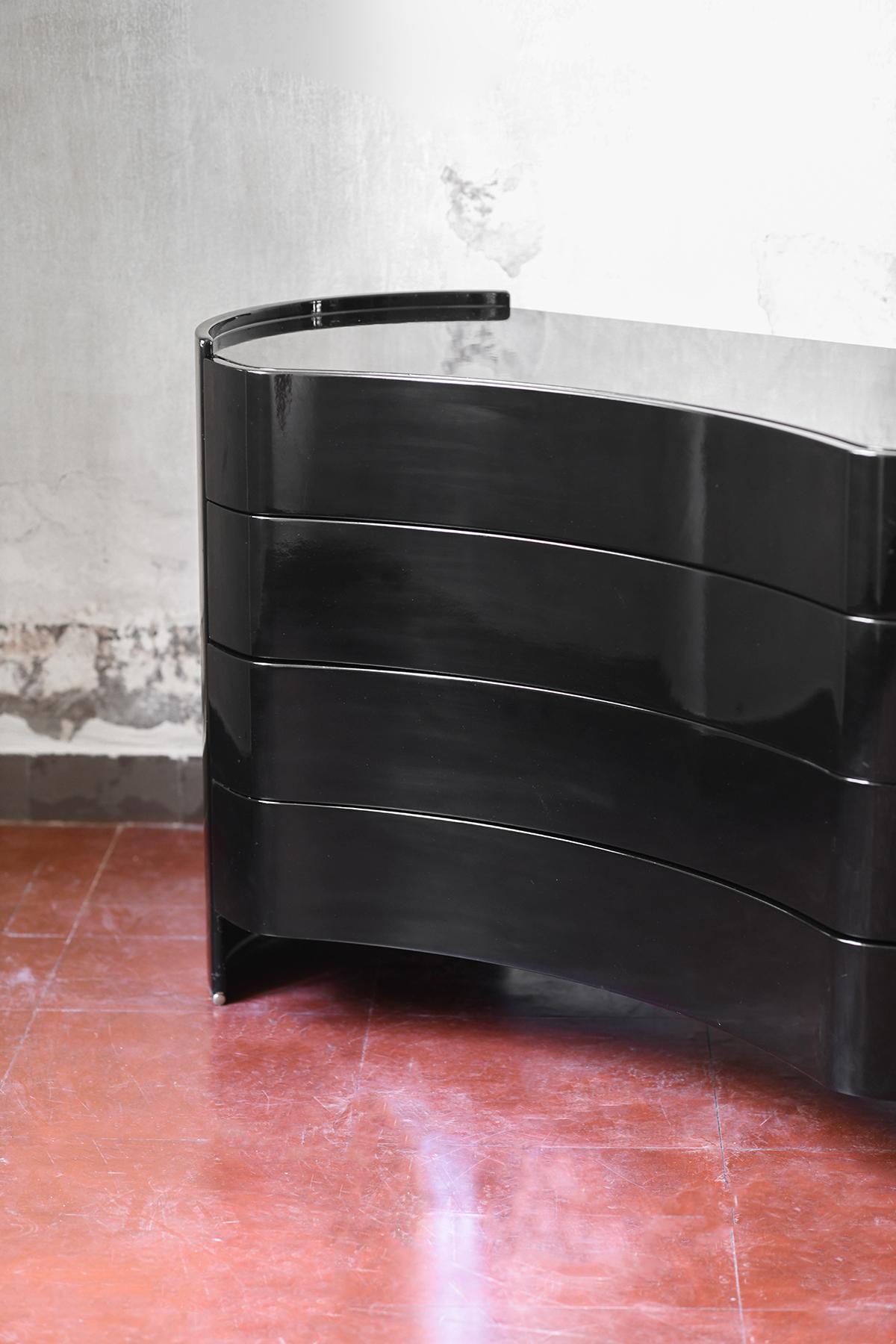 Black lacquered wood chest of drawers, Kazuhide Takahama for Gavina, 1970s For Sale 2