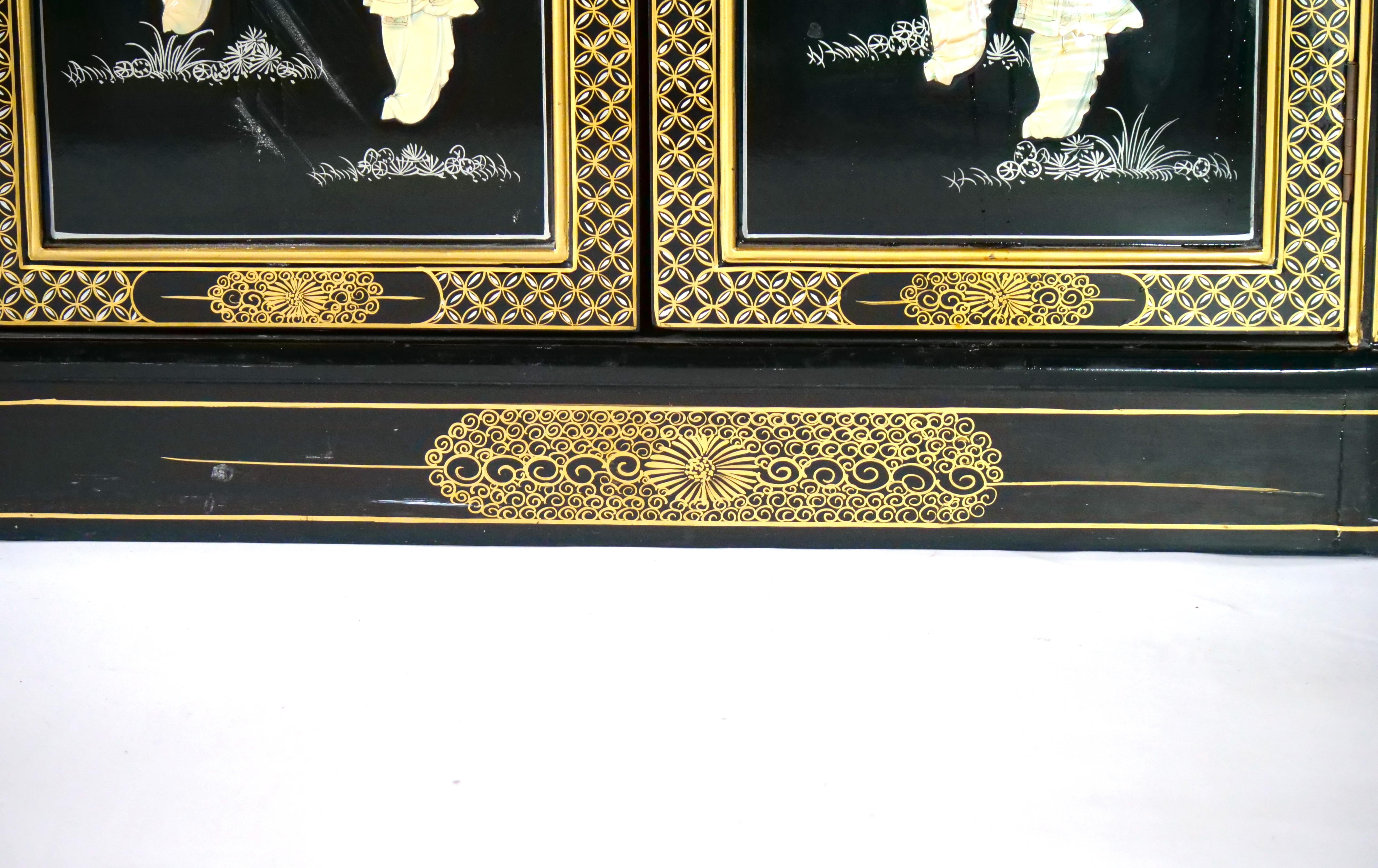 Chinoiserie Black Lacquered Wood Hand Painted / Mother of Pearl Credenza For Sale