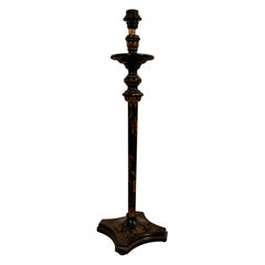 Lampe de table en bois laqué noir avec décorations orientales dorées