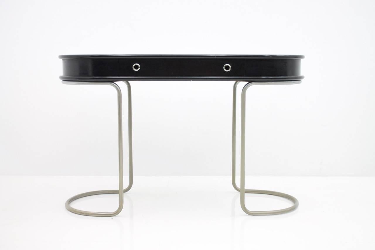 Nice light ladies desk or console table with one drawer. Black lacquered wooden body on tubular steel frame probably nickel-plated.
Very good original condition.



    
