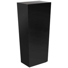 Schwarz Lak 1 Pedestal