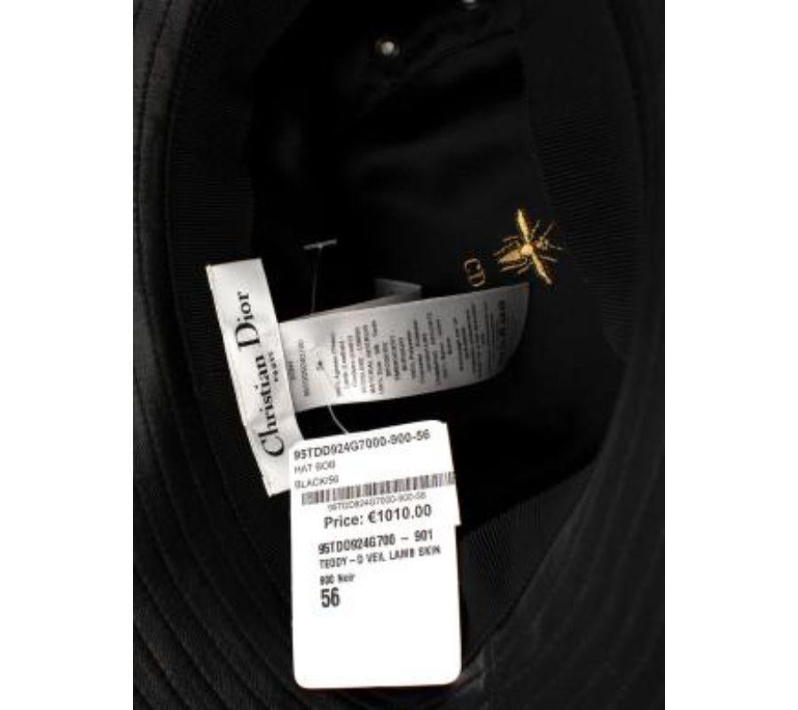 Cappello a secchiello in pelle di agnello nera con velo - Taglia 56 in vendita 4