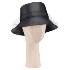 Cappello a secchiello in pelle di agnello nera con velo - Taglia 56