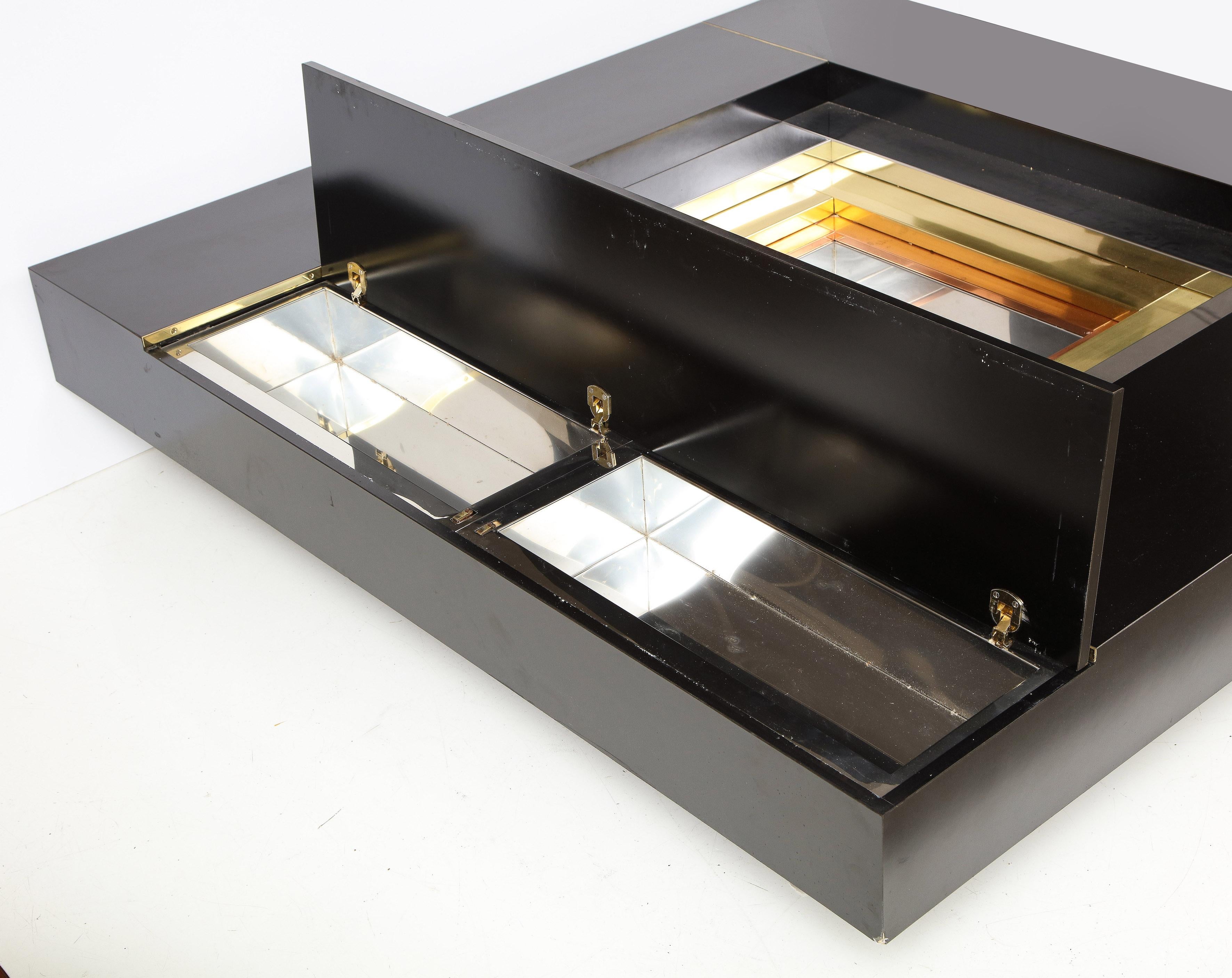 Black Laminate and Brass Coffee Table by Alain Delon for Jansen Collection en vente 1