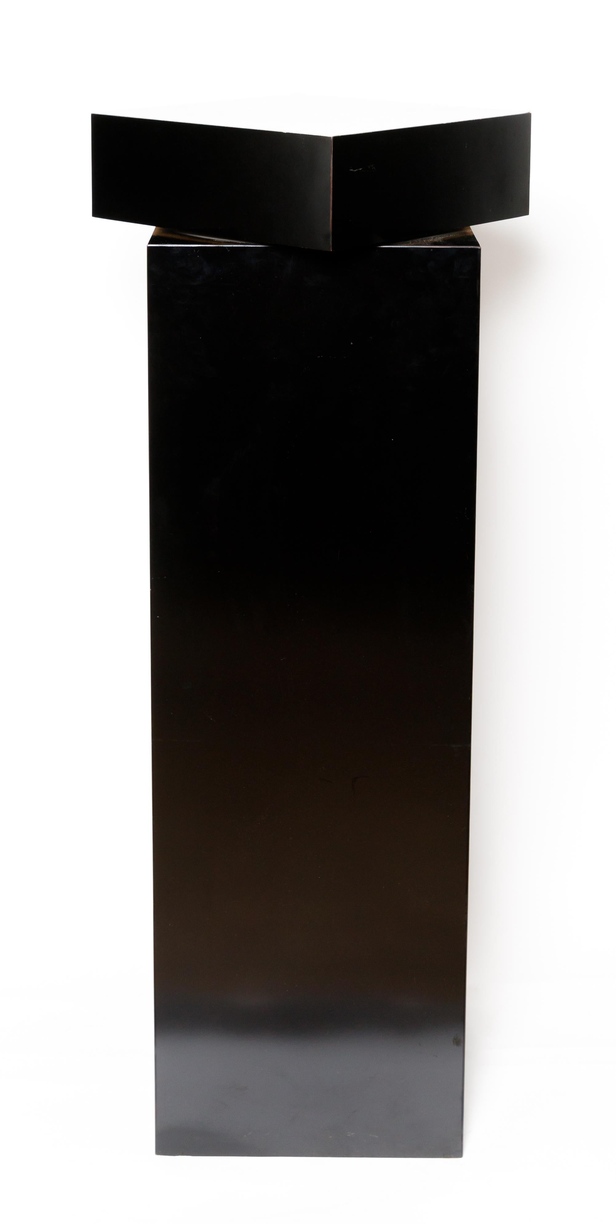 Piédestal en stratifié noir et acier inoxydable avec plateau pivotant Bon état - En vente à Bridgehampton, NY