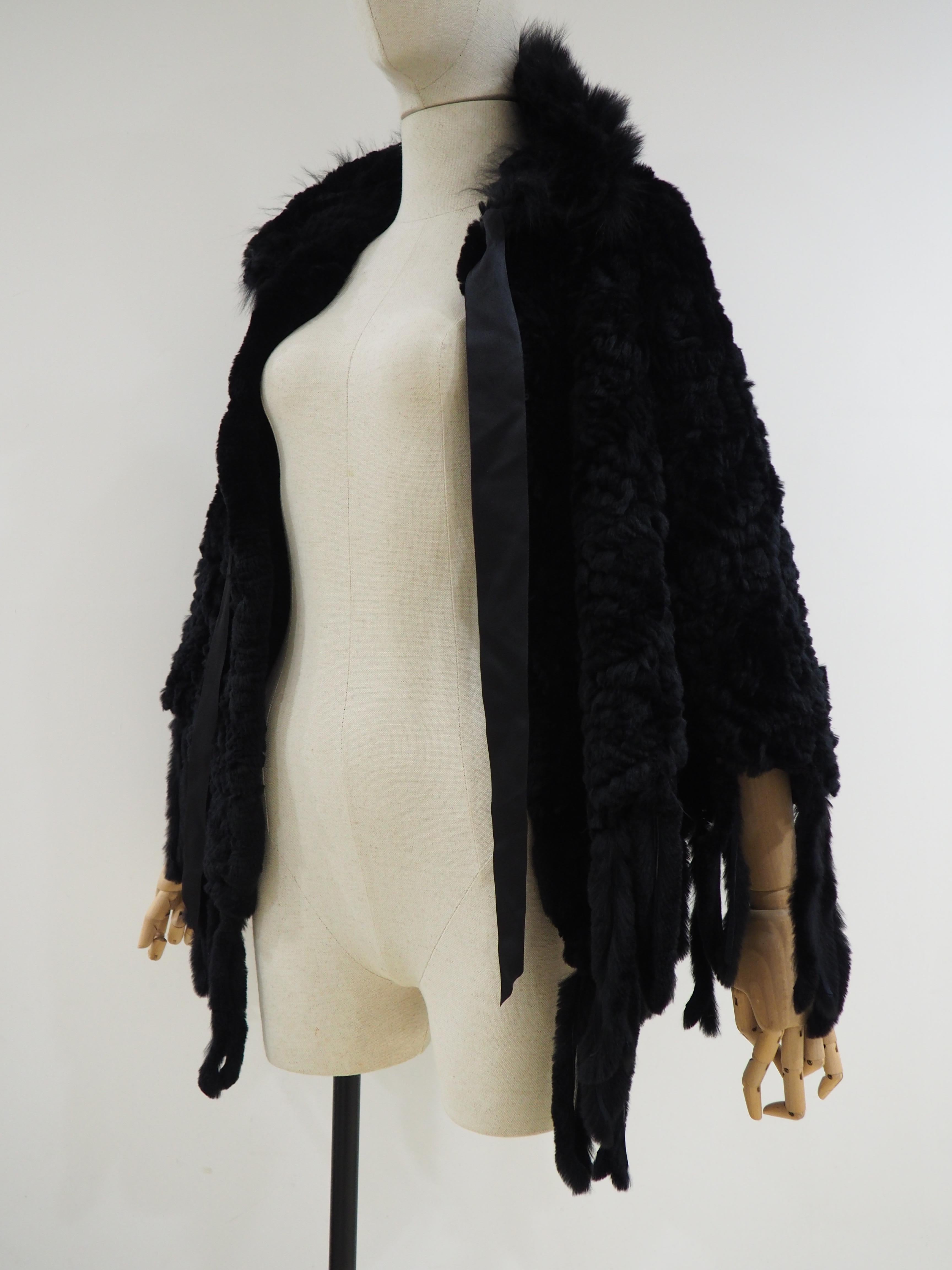 Black lapin fur fringes jacket cape In Excellent Condition For Sale In Capri, IT