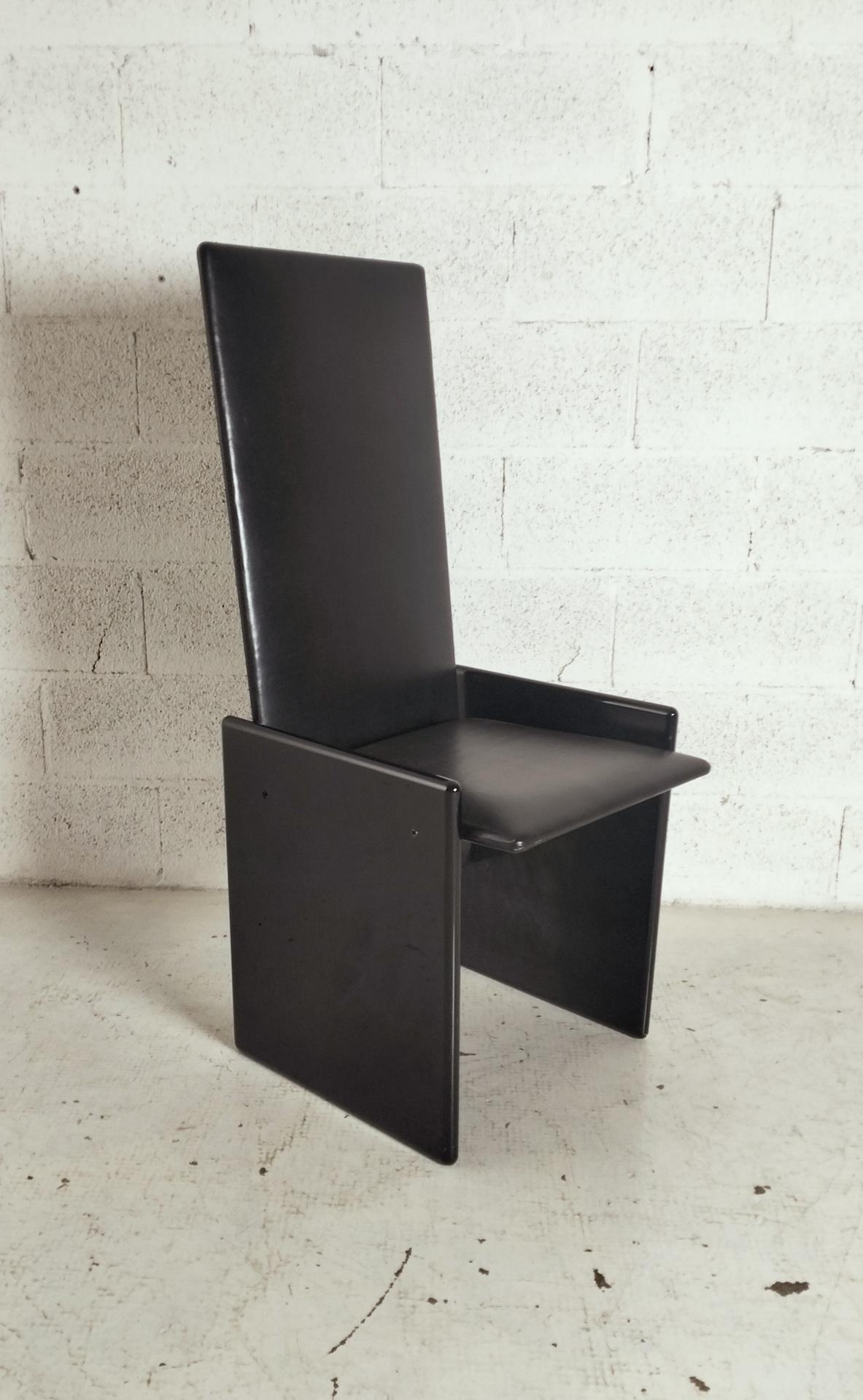 Kazuhide Takahama - Nobeoka 1930 - Bologna 2010 - è stato un architetto e designer giapponese.u2028
Takahama, nato nel 1930, ha studiato architettura a Tokyo e dopo la laurea è entrato nello studio di Kazuo Fujioka. 
Nel 1957 venne in Italia per