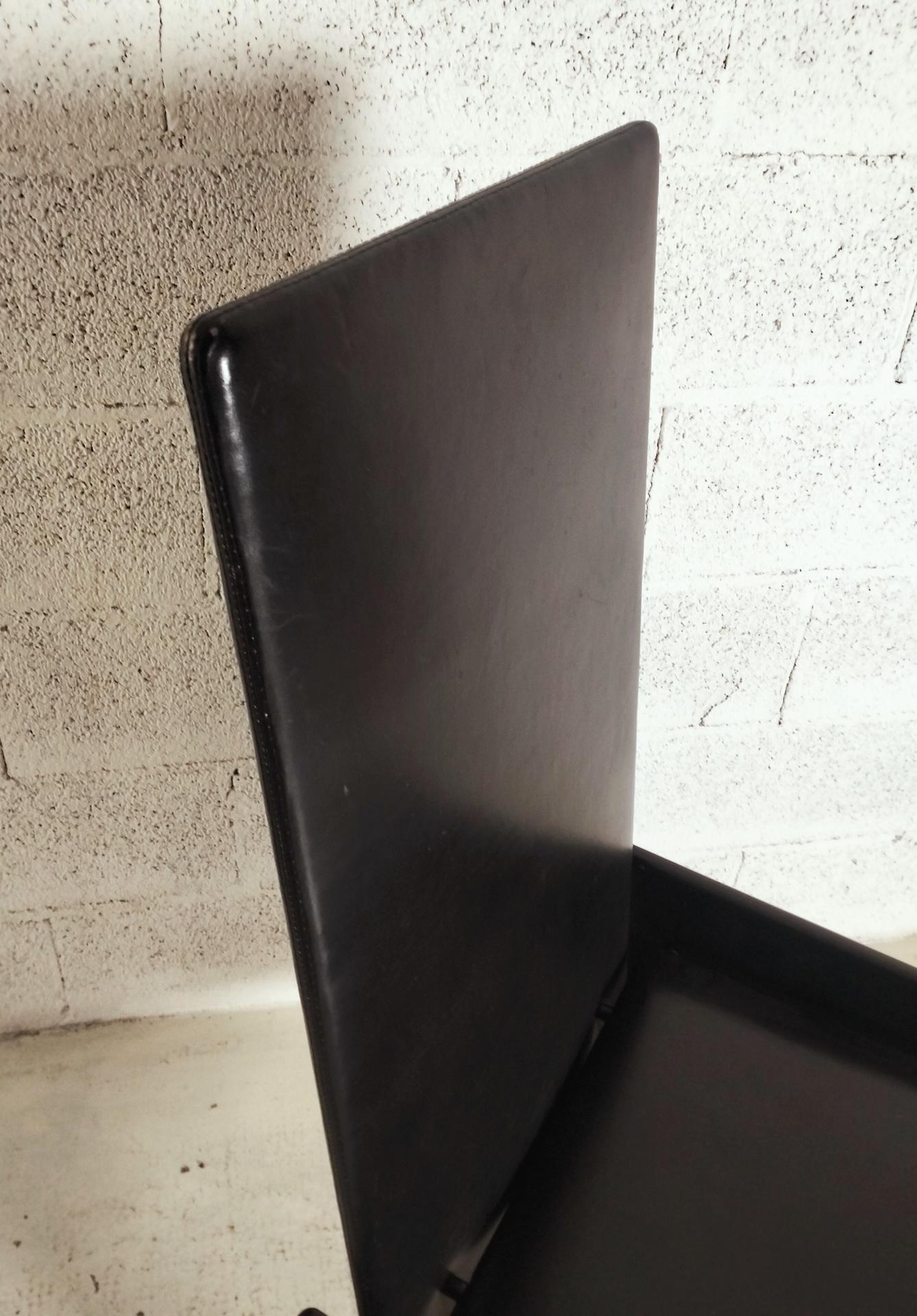 Sedia laccata nera e in pelle 
