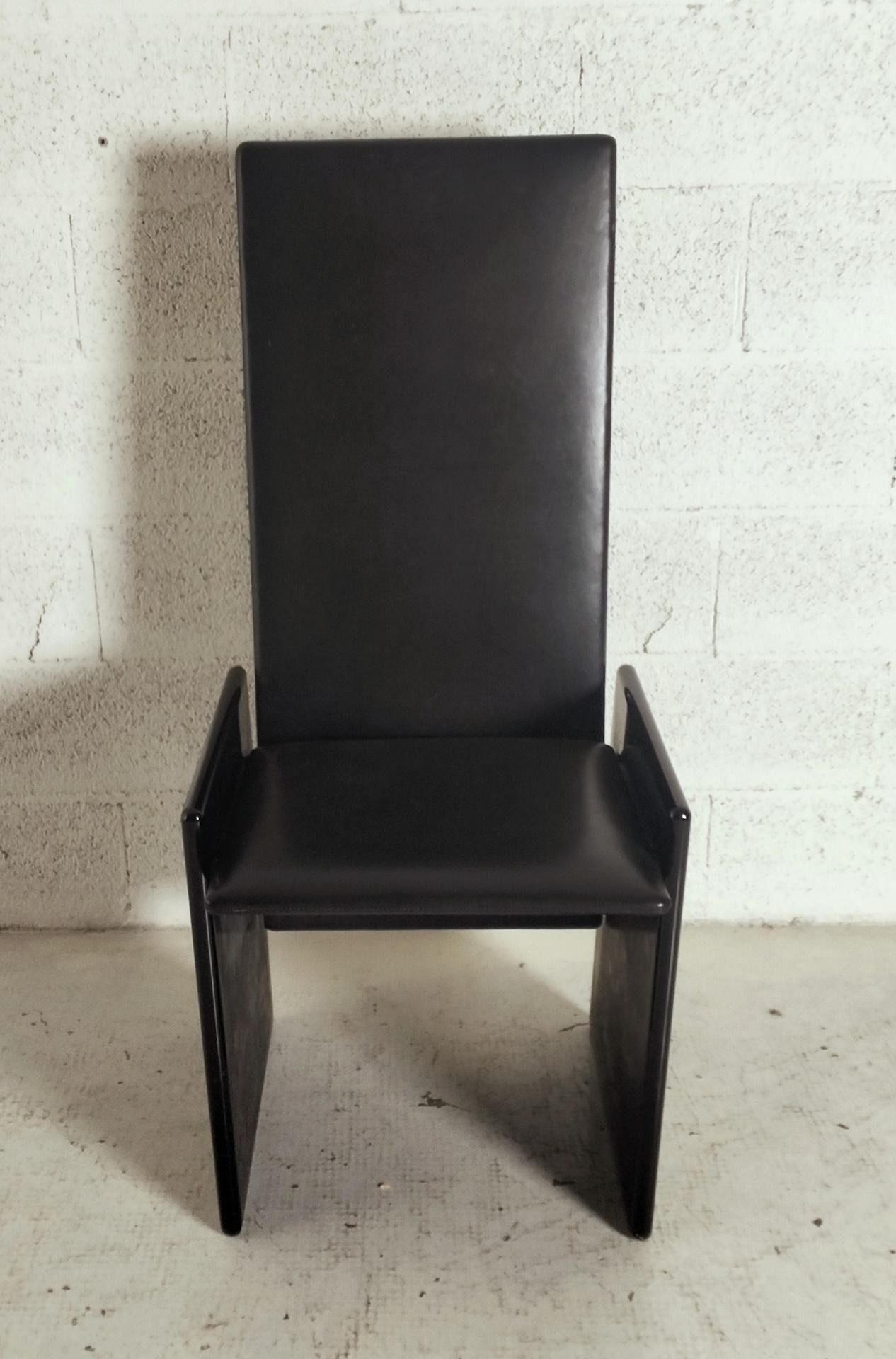 Sedia laccata nera e in pelle 