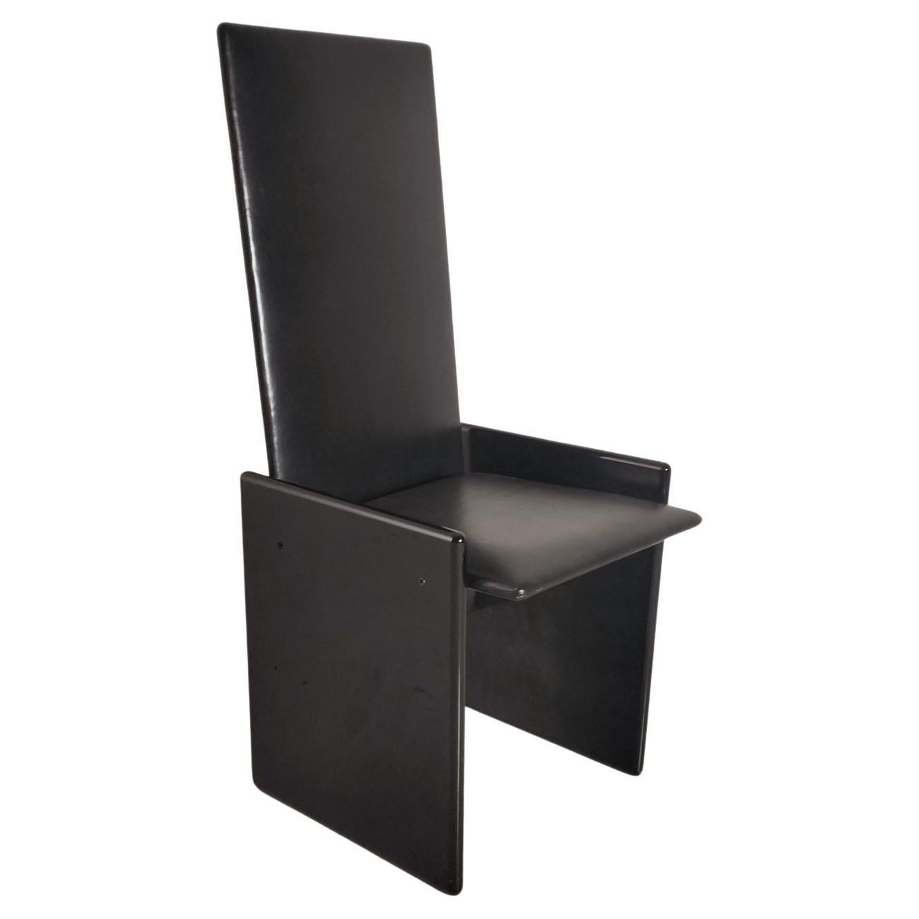Silla lacada en negro y cuero "Kazuki" de K. Takahama para Simon Gavina años 70
