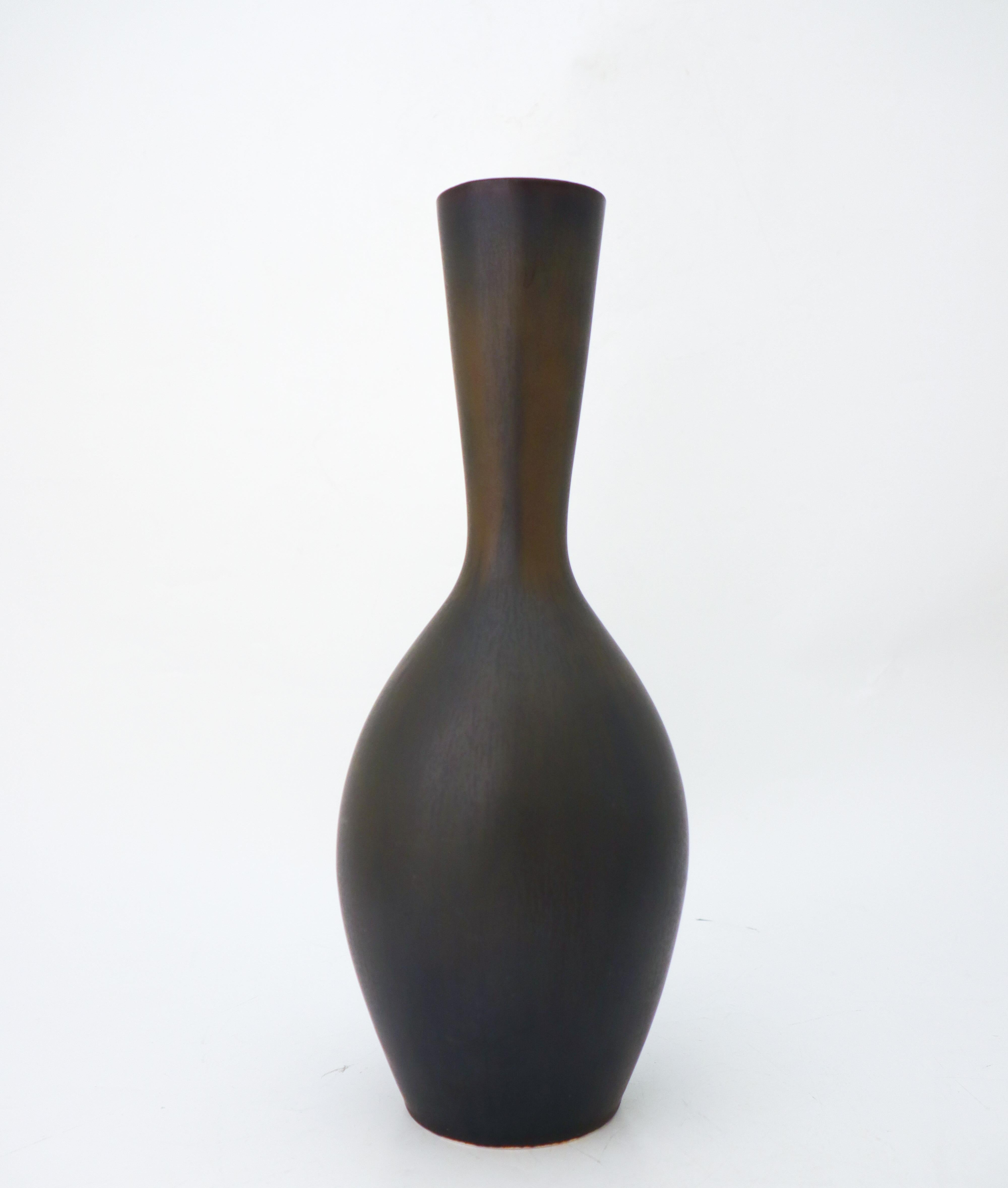 Schwarze große Keramikvase - Carl-Harry Stålhane - Rörstrand - Mitte des 20. Jahrhunderts (Glasiert) im Angebot