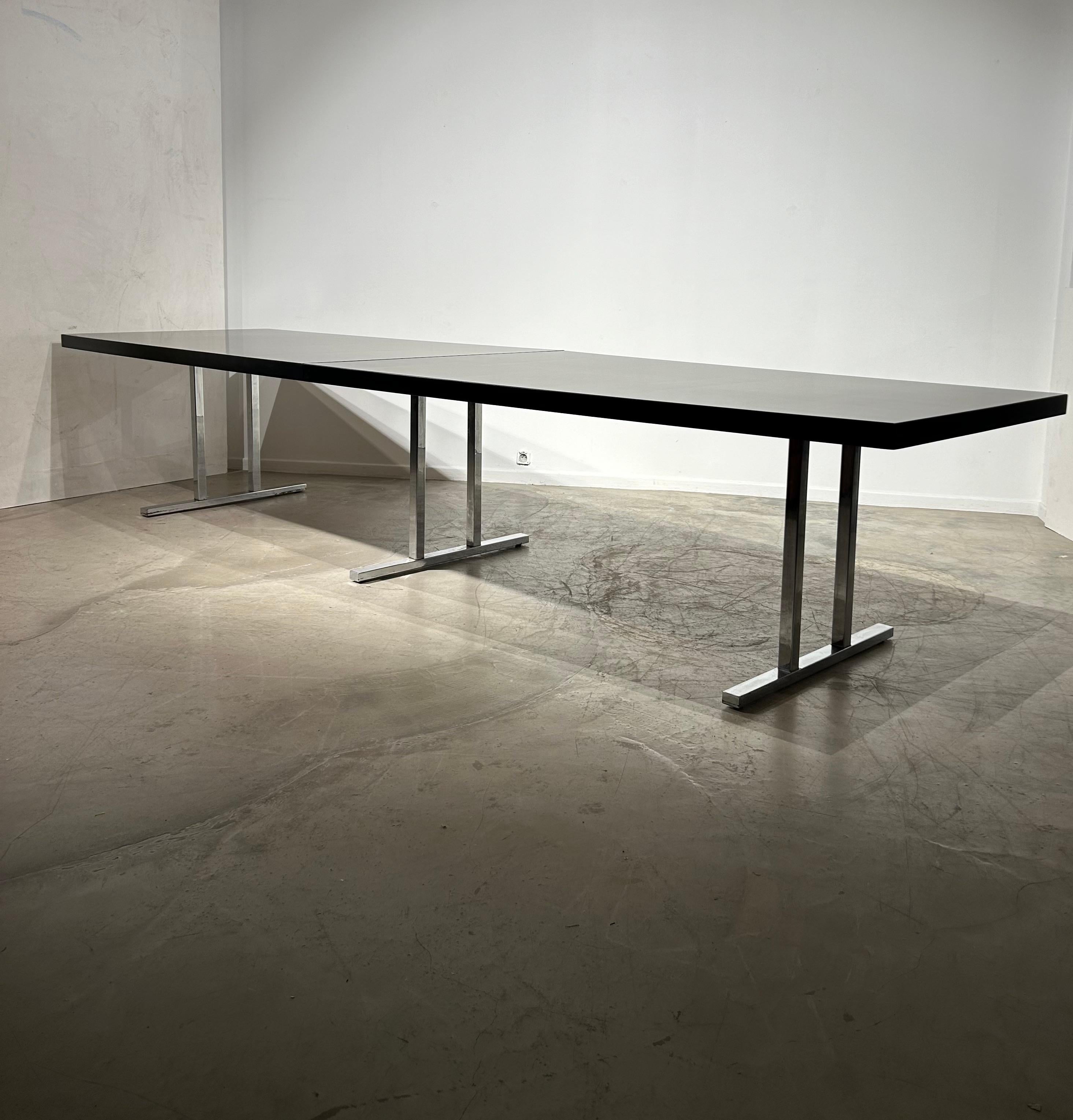 Grande table de conférence/de salle à manger noire pour Kondor Bon état - En vente à Brussel, BE