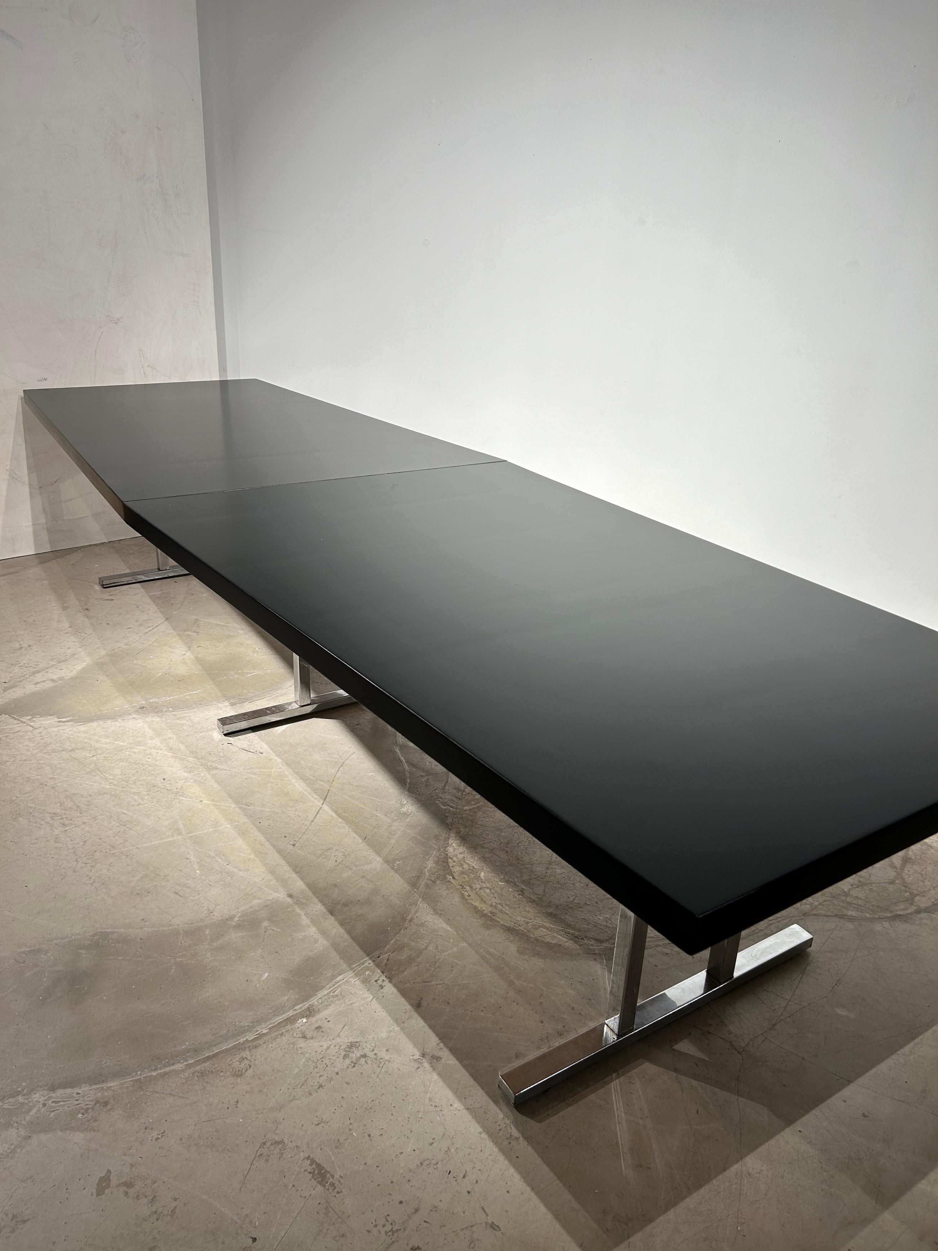 Métal Grande table de conférence/de salle à manger noire pour Kondor en vente