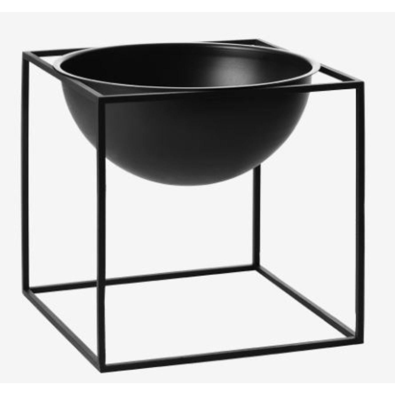Black large Kubus bowl by Lassen
Dimensions: D 23 x W 23 x H 23 cm 
Materials: Metal 
Weight: 3 Kg

Kubus bowl is based on original sketches by Mogens Lassen, and contains elements from Bauhaus, which Mogens Lassen took inspiration from. Kubus