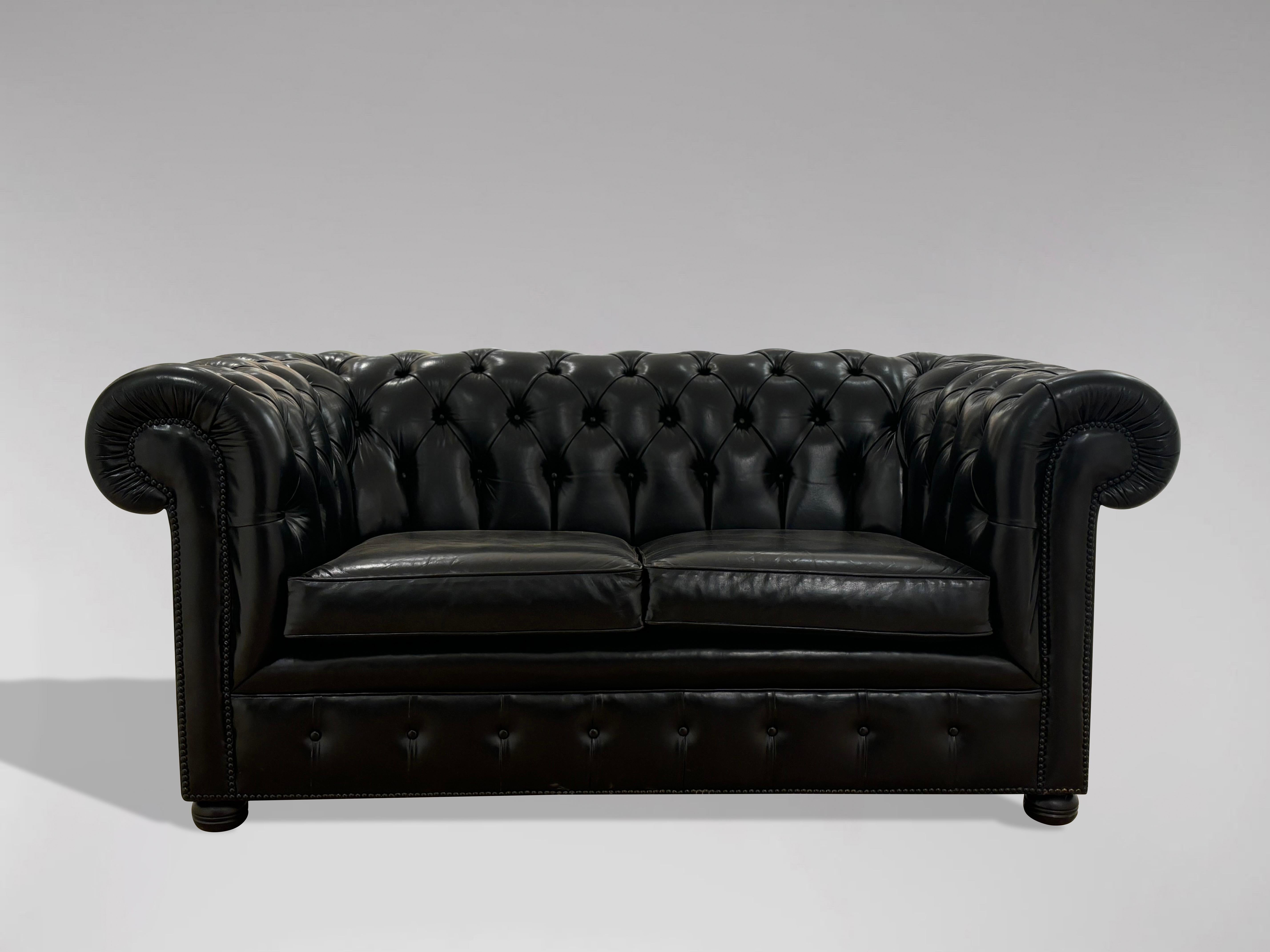 Canapé Chesterfield 2 places en cuir noir en vente 1