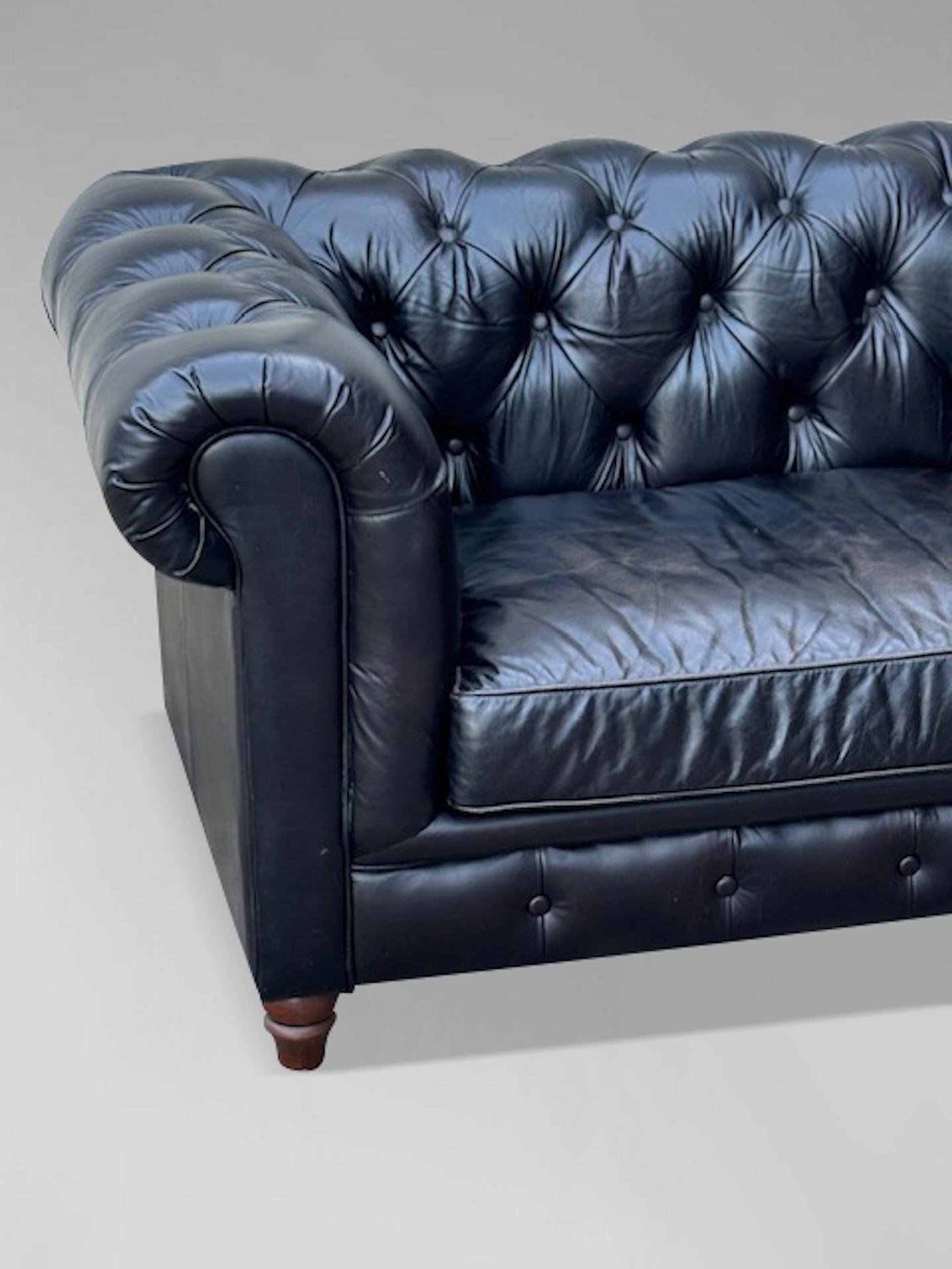 Pelle Divano Chesterfield a 3 posti in pelle nera in vendita