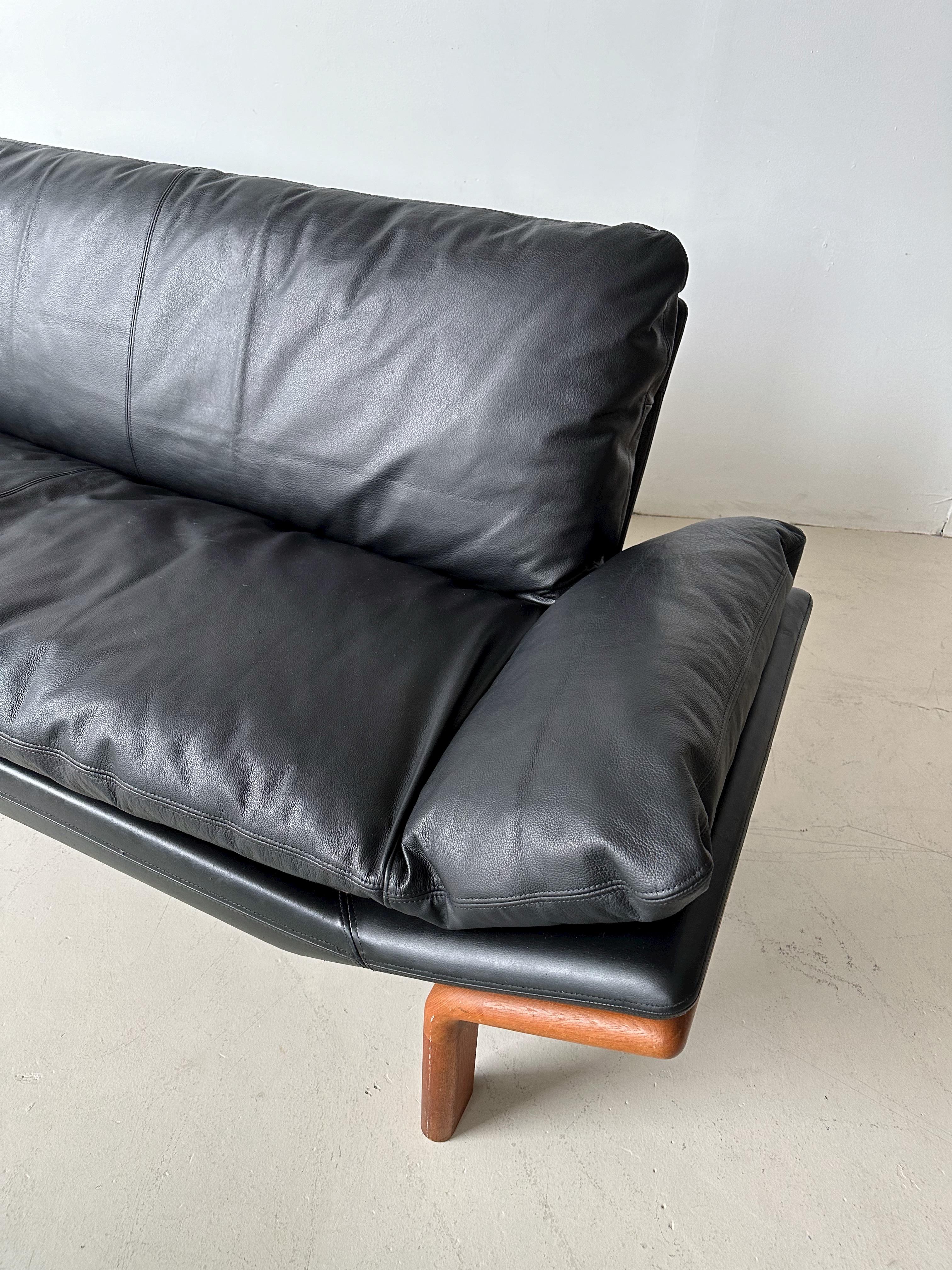 Mid-Century Modern Black Leather 3 Seater Sofa with Solid Teak Frame by Komfort Denmark For Sale